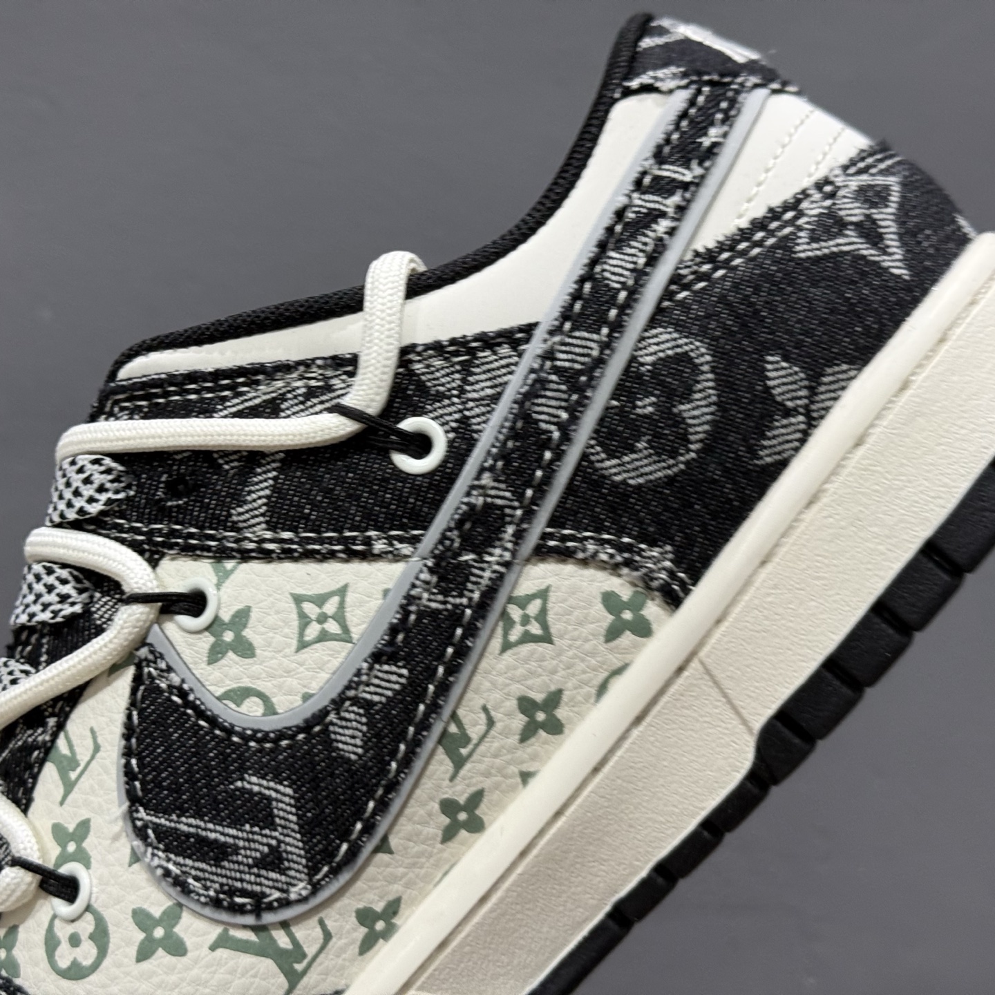 300 Louis Vuitton x Nike Dunk Low 绑带黑牛仔印花 YX5066-320