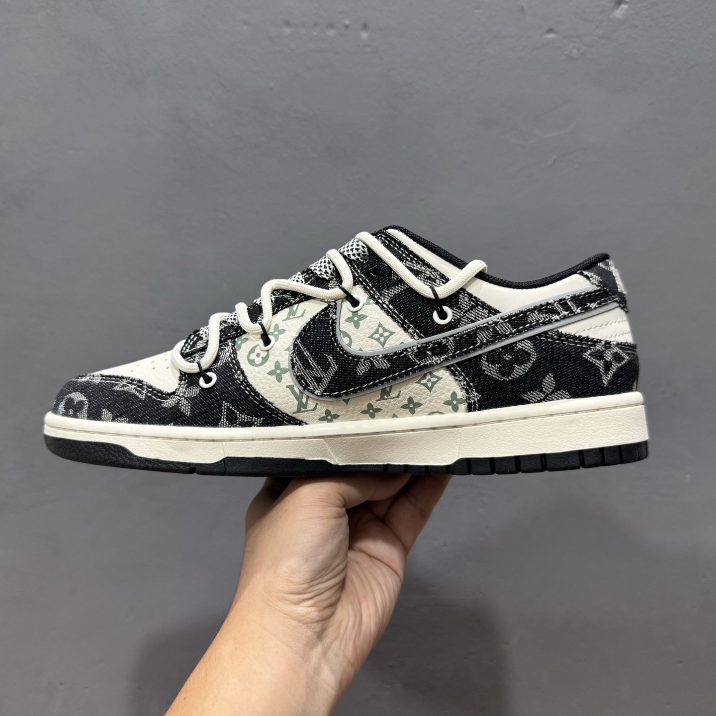 300 Louis Vuitton x Nike Dunk Low 绑带黑牛仔印花 YX5066-320