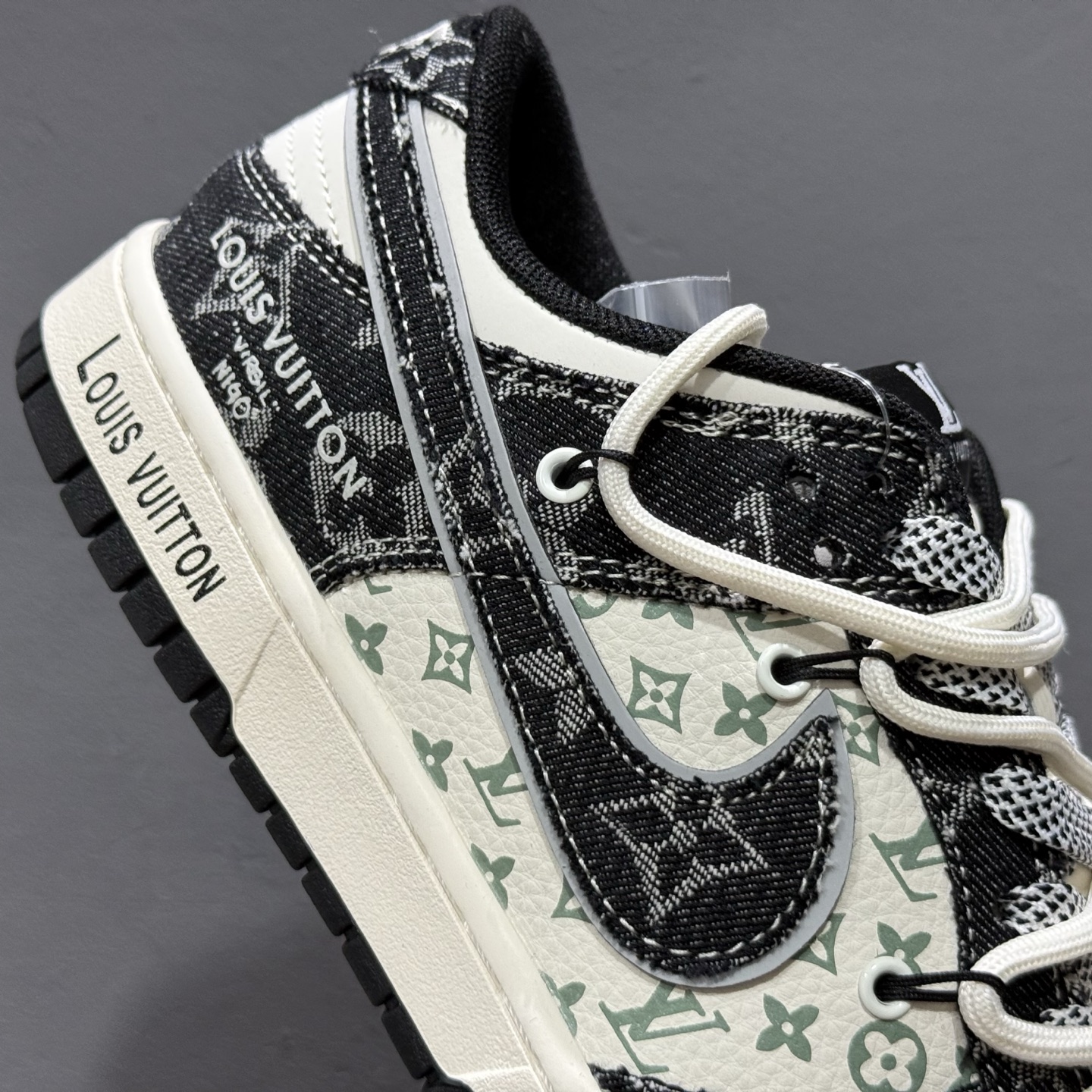 300 Louis Vuitton x Nike Dunk Low 绑带黑牛仔印花 YX5066-320