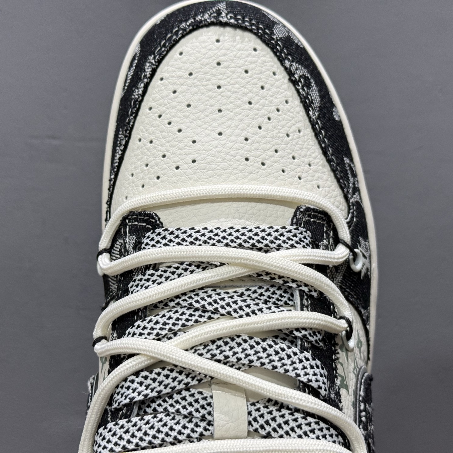 300 Louis Vuitton x Nike Dunk Low 绑带黑牛仔印花 YX5066-320