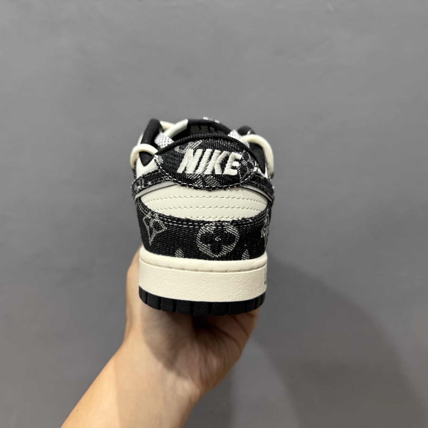 300 Louis Vuitton x Nike Dunk Low 绑带黑牛仔印花 YX5066-320