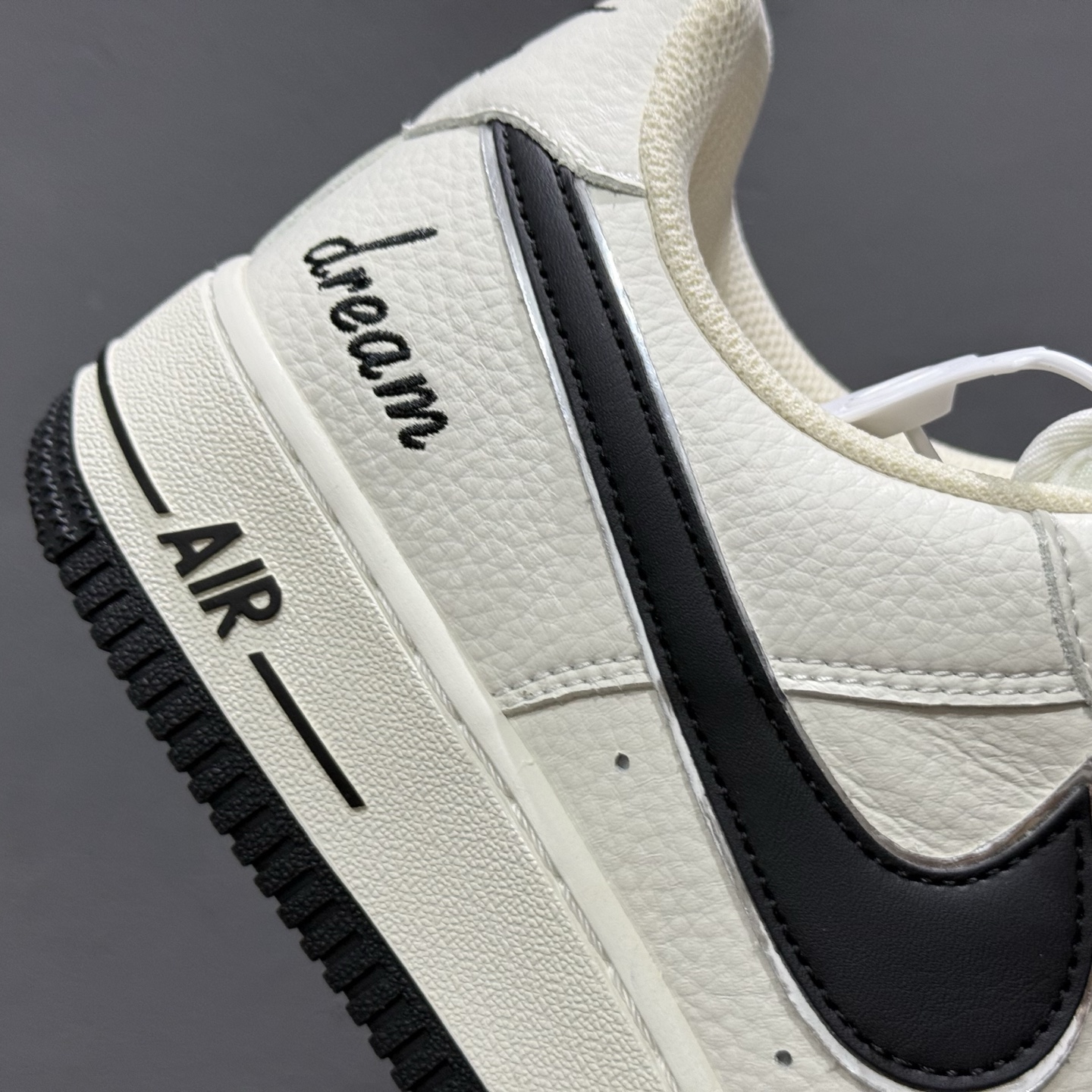 200 Nike Air Force 1 Low 07 白黑小钩满天星 DR2024-101