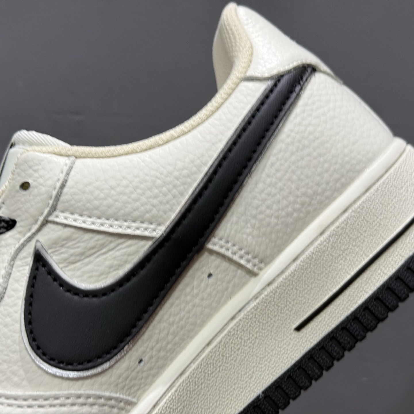 200 Nike Air Force 1 Low 07 白黑小钩满天星 DR2024-101