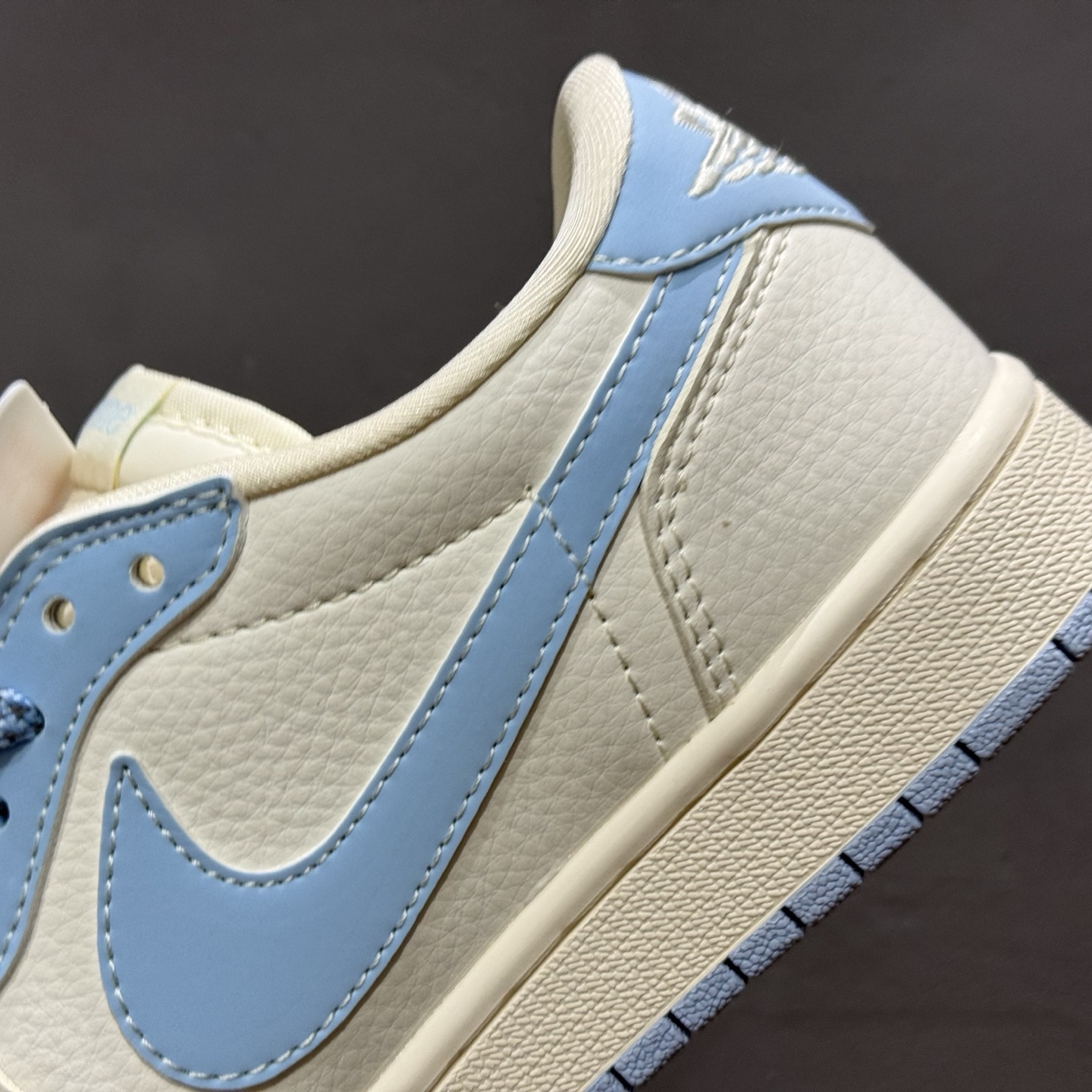 220 Travis Scott x Fragment Design x Air Jordan 1 Low OG SP AJ1 乔1石头岛联名-米白宝蓝 低帮文化休闲板鞋 BB6588-105