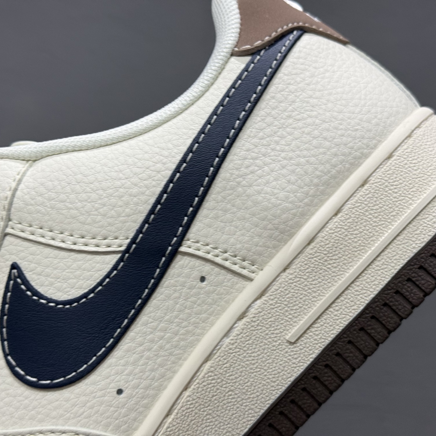 260 Nike Air Force 1'07 斯图西 联名 米白黑 ZH2598-309