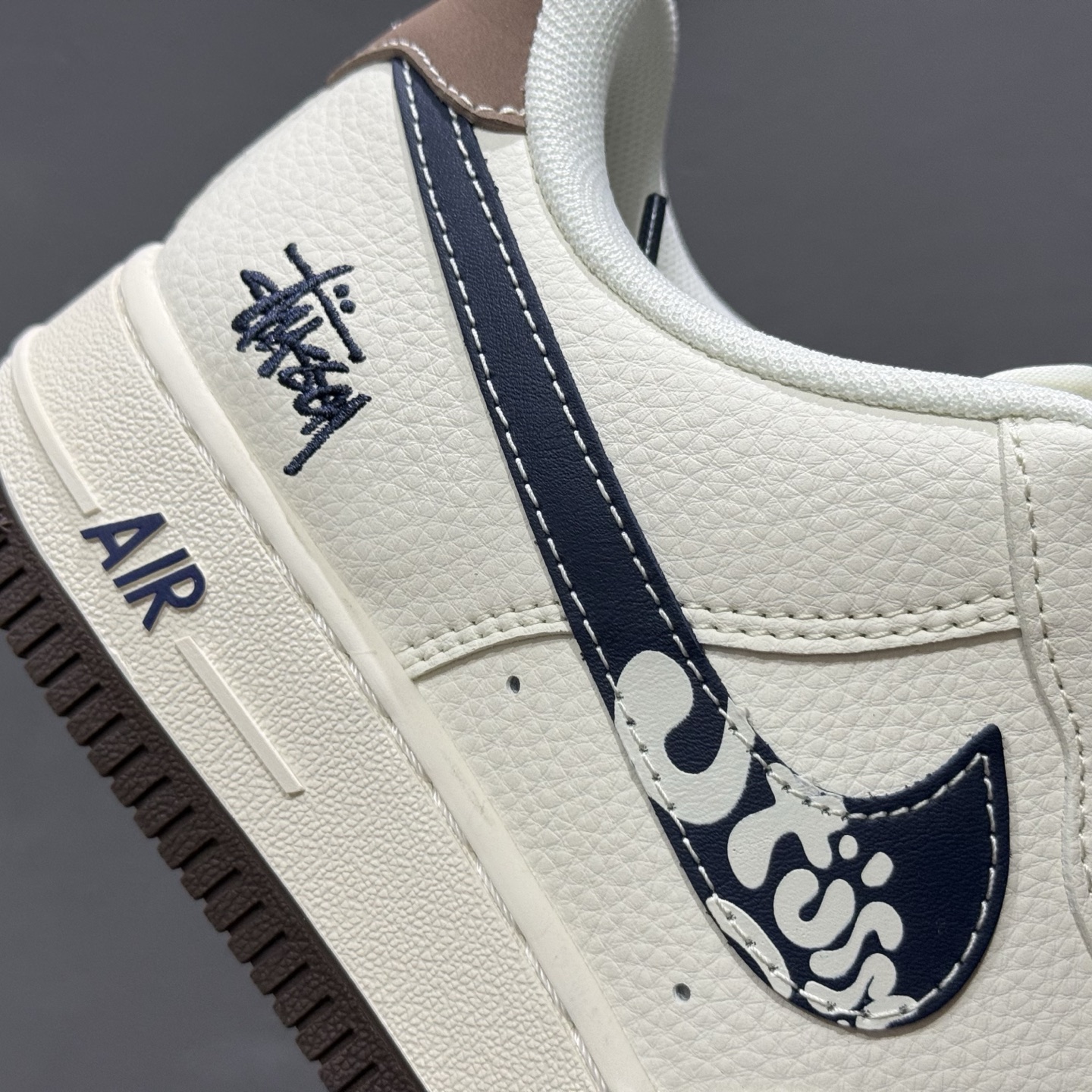 260 Nike Air Force 1'07 斯图西 联名 米白黑 ZH2598-309