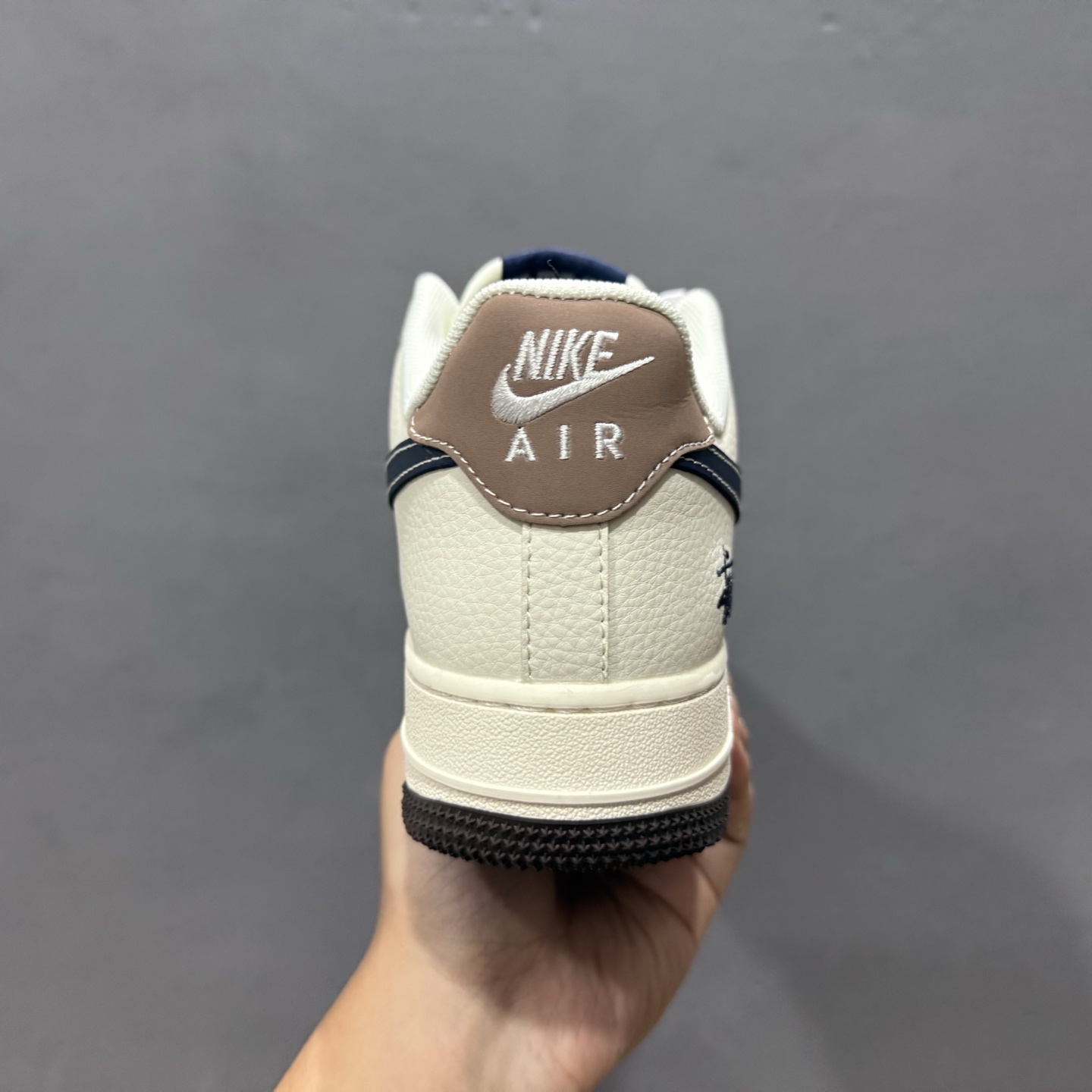260 Nike Air Force 1'07 斯图西 联名 米白黑 ZH2598-309