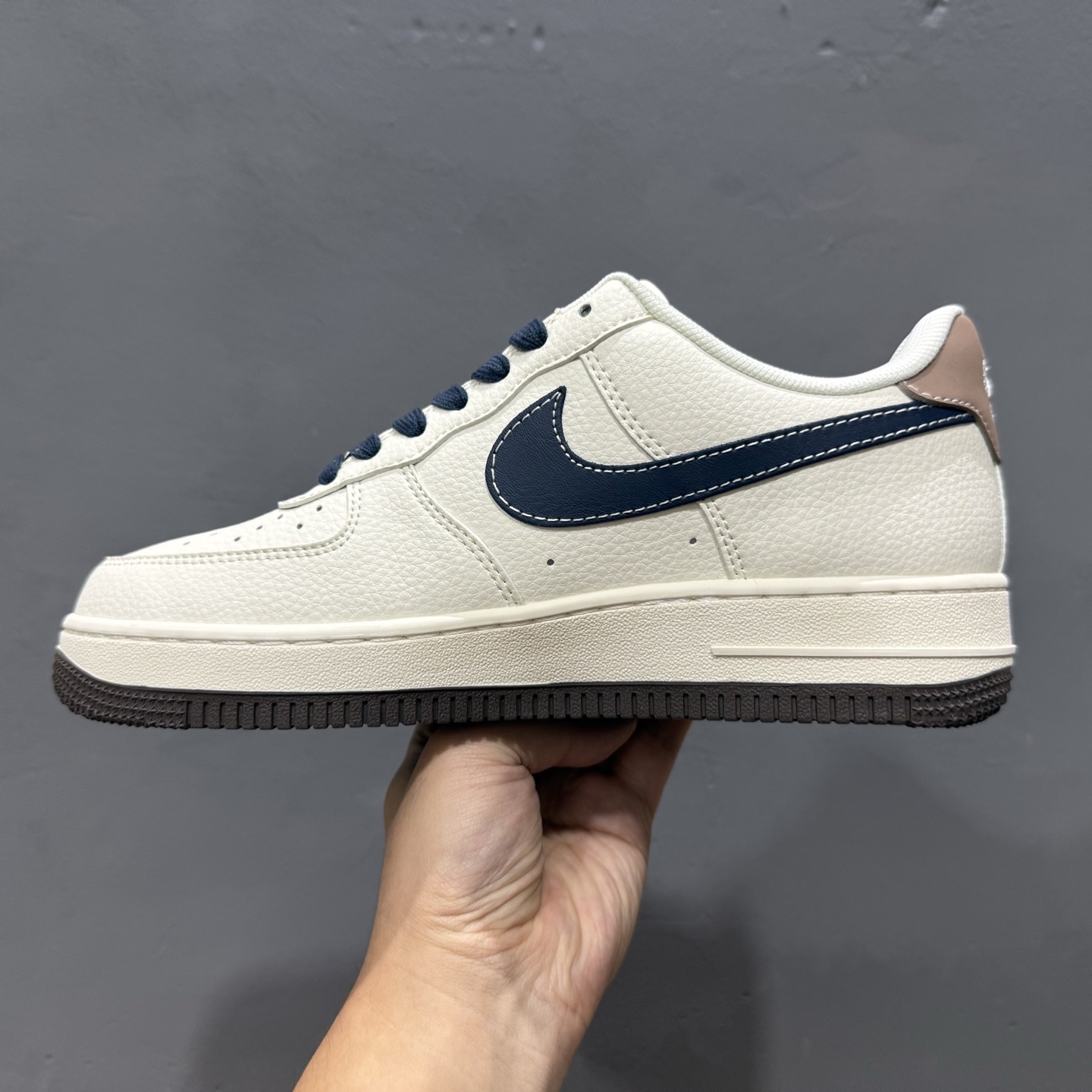 260 Nike Air Force 1'07 斯图西 联名 米白黑 ZH2598-309