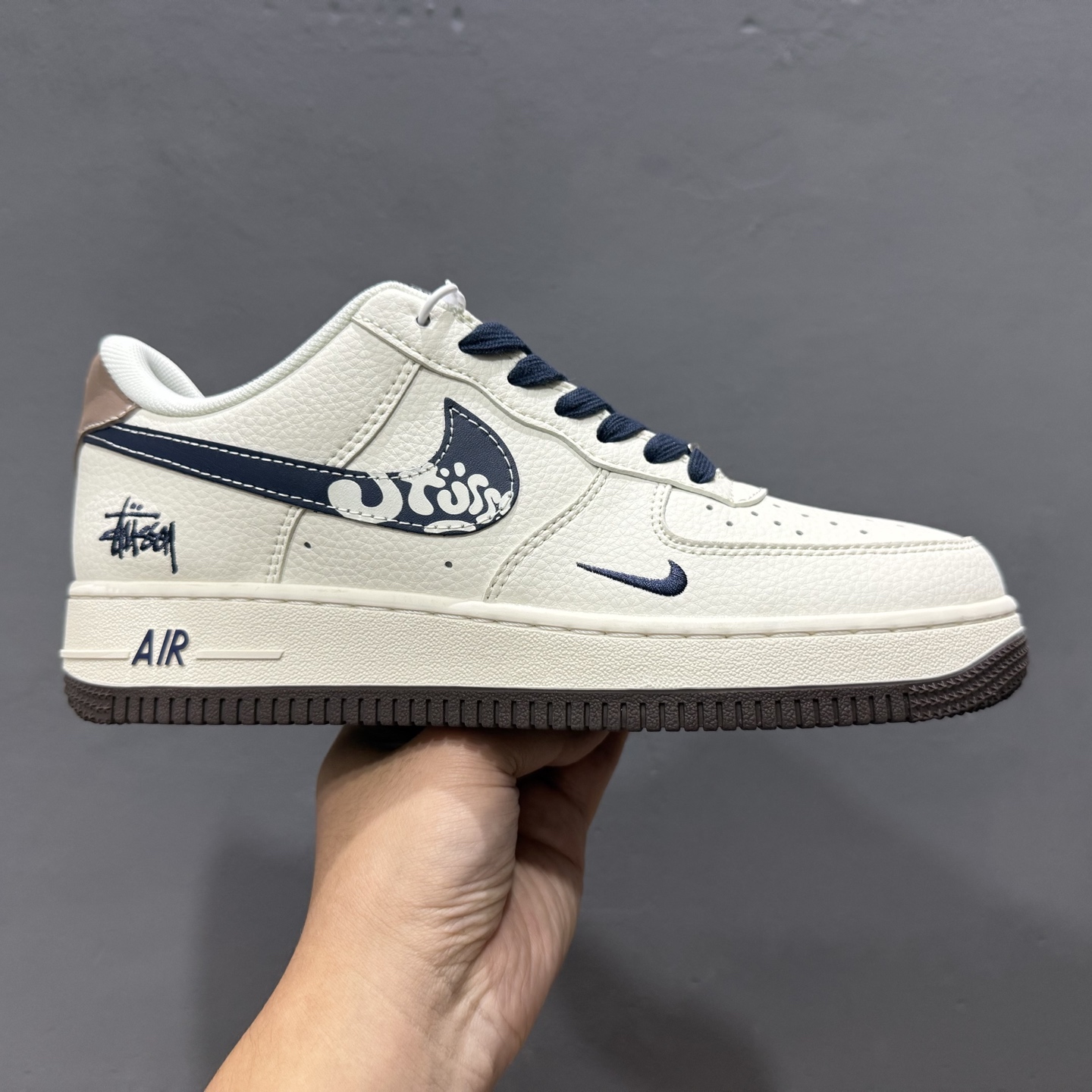 260 Nike Air Force 1'07 斯图西 联名 米白黑 ZH2598-309