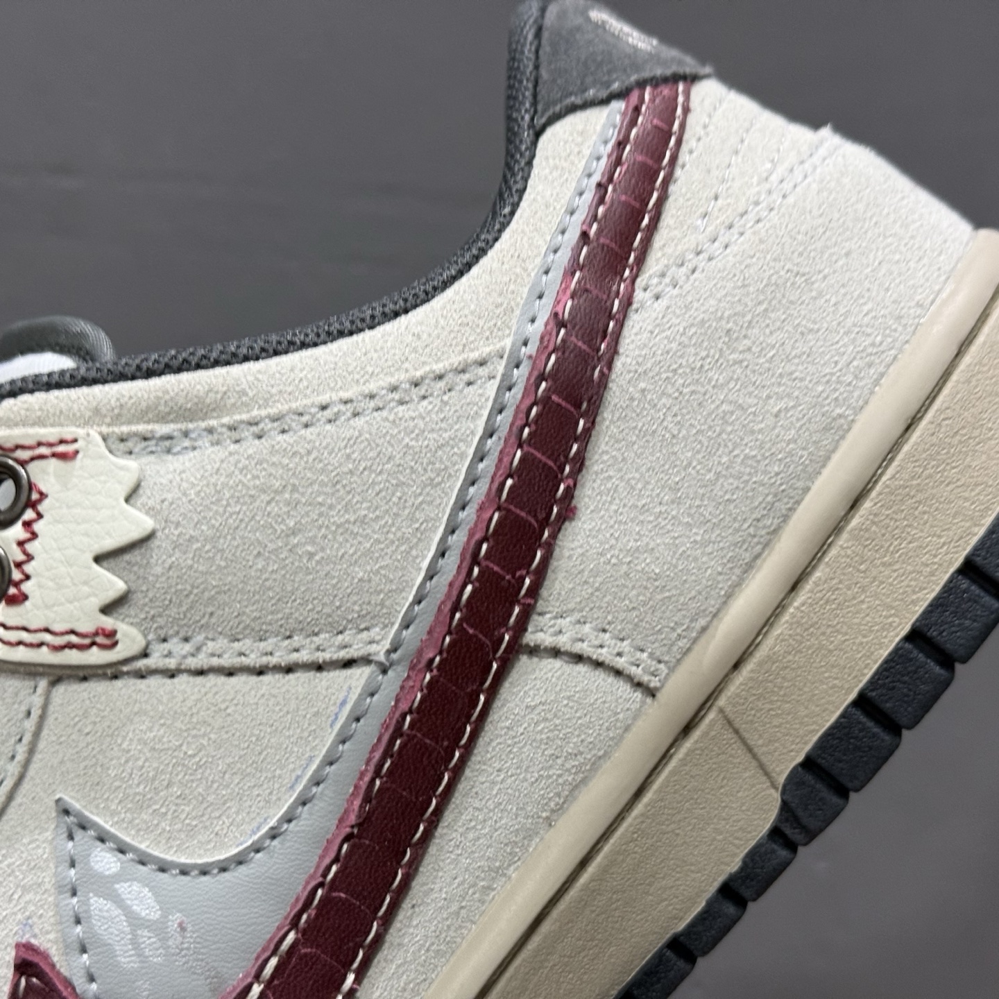 300 FS版 Nike SB Dunk Low 蜕尘迎金 HV1800-101