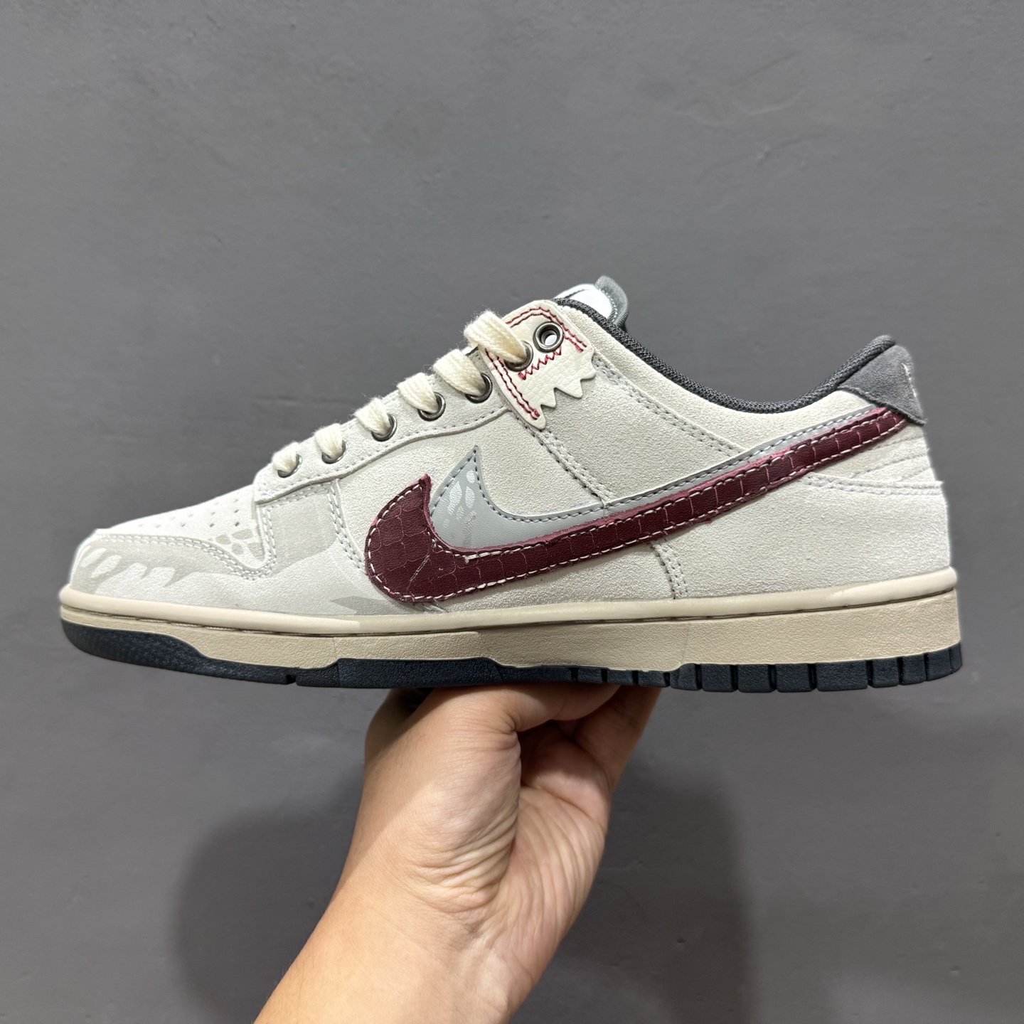 300 FS版 Nike SB Dunk Low 蜕尘迎金 HV1800-101