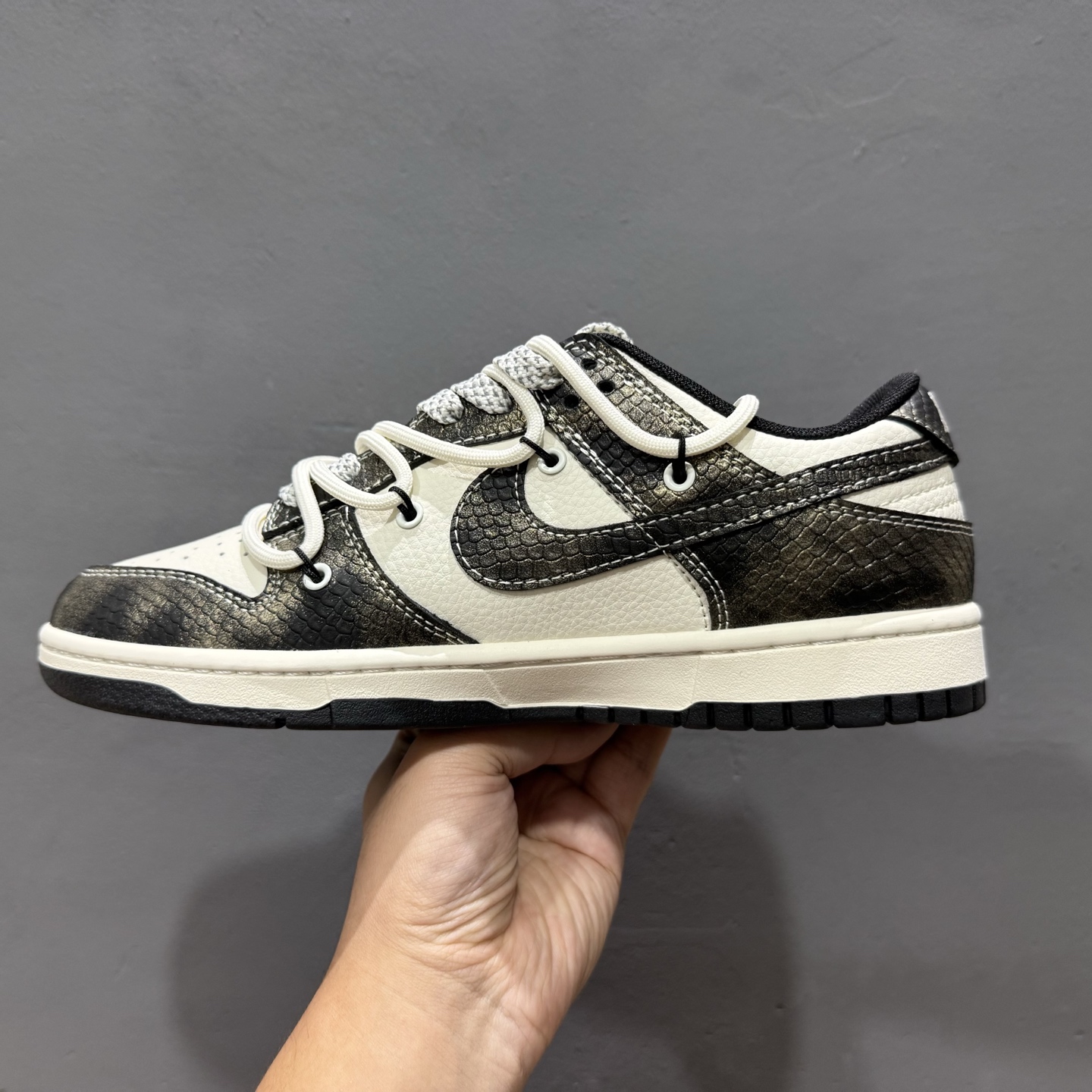 300 Nike SB Dunk Low 蛇年系列 绑带渐变黑勾 周年高端定制 低帮休闲板鞋 YX5066-310