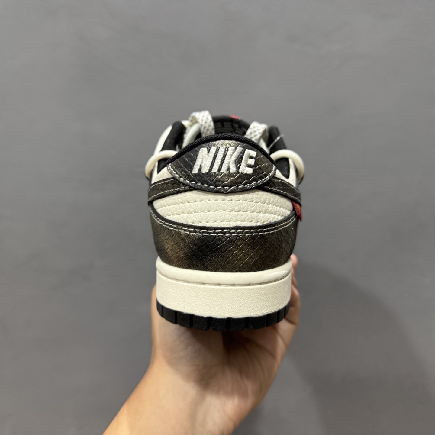 300 Nike SB Dunk Low 蛇年系列 绑带渐变黑勾 周年高端定制 低帮休闲板鞋 YX5066-310