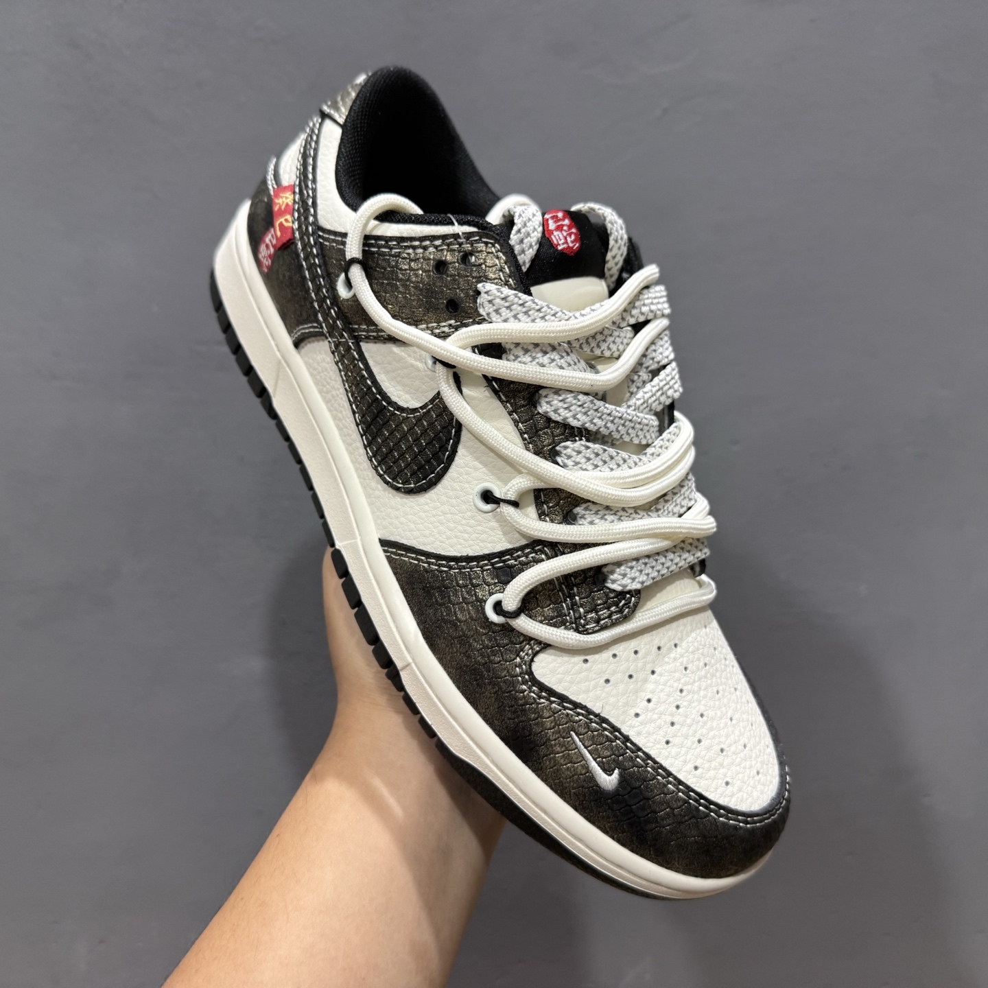 300 Nike SB Dunk Low 蛇年系列 绑带渐变黑勾 周年高端定制 低帮休闲板鞋 YX5066-310