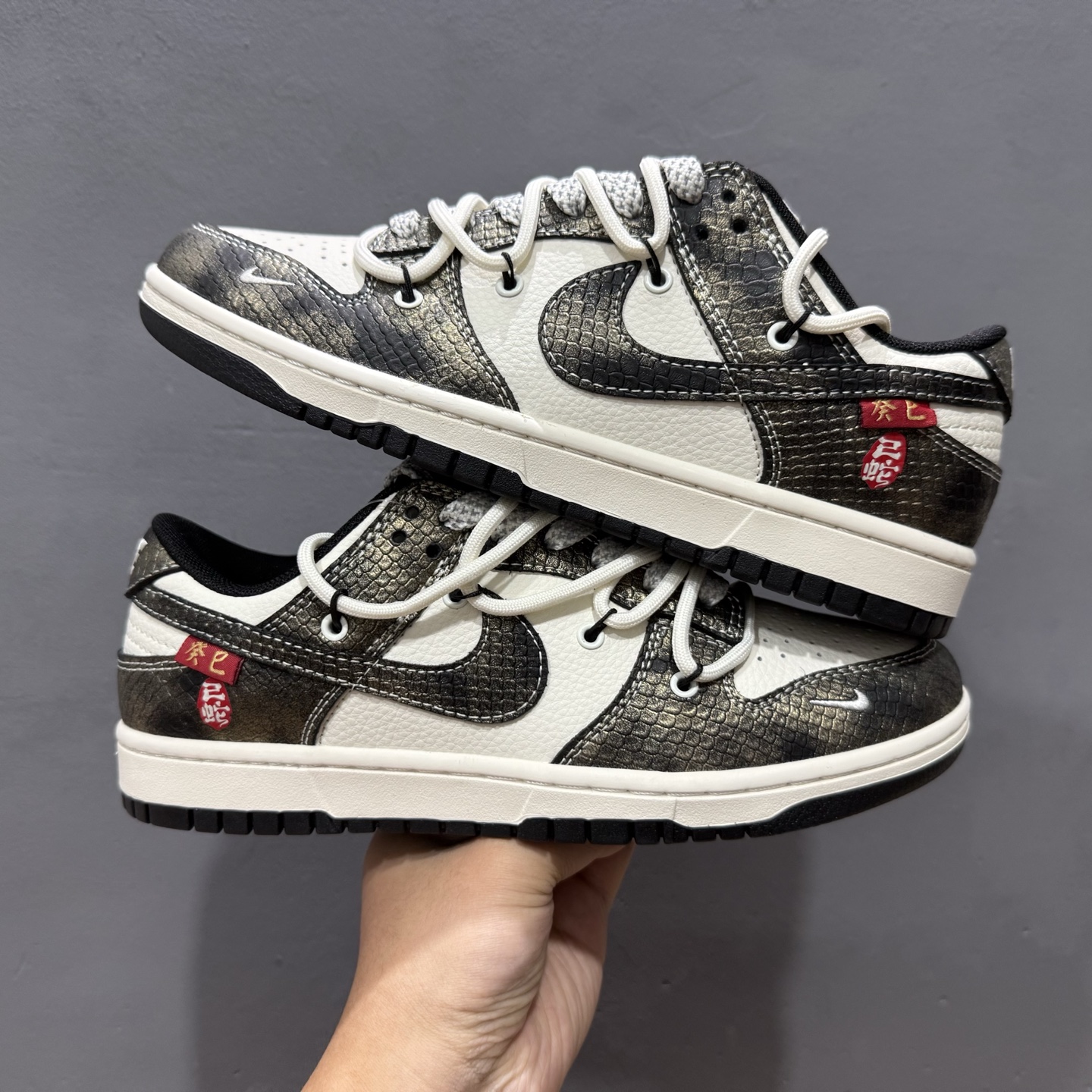 300 Nike SB Dunk Low 蛇年系列 绑带渐变黑勾 周年高端定制 低帮休闲板鞋 YX5066-310