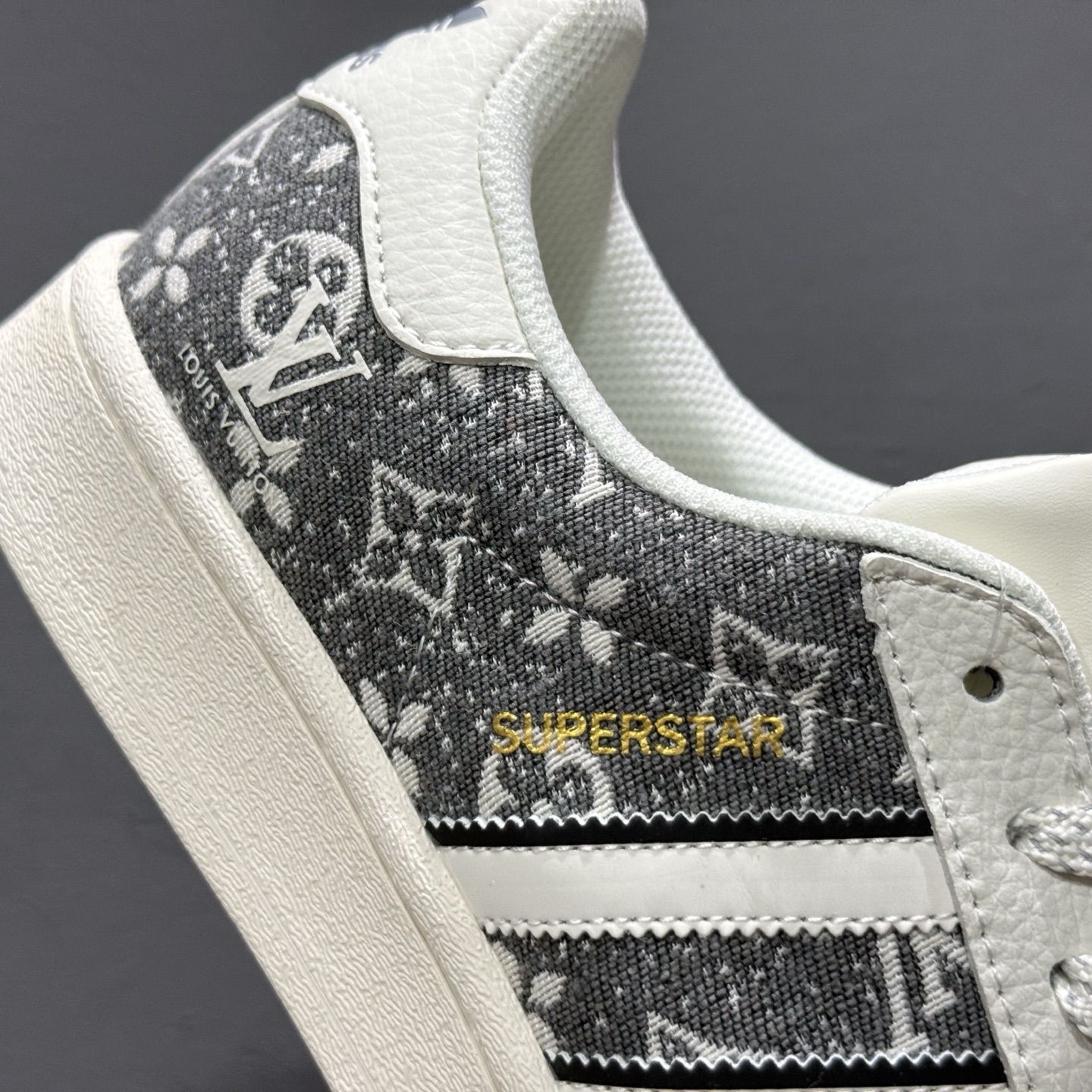 240 ＃纯原 CLOT x AD Originals Superstar“金标” 贝壳头LV联名限定 贴合柔软皮料白黑印花配色 JY8911