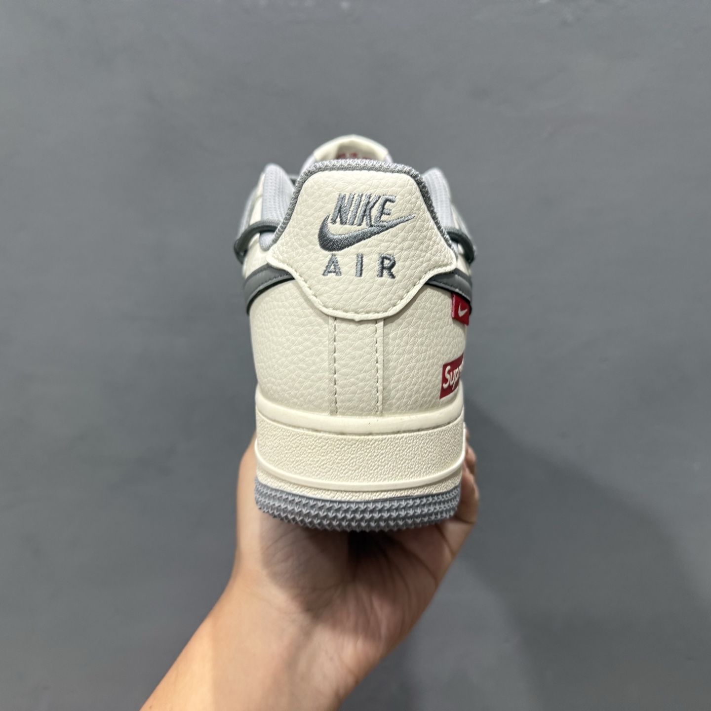 260 Nike Air Force 1'07 Supreme 联名 米白灰 DM6868-071