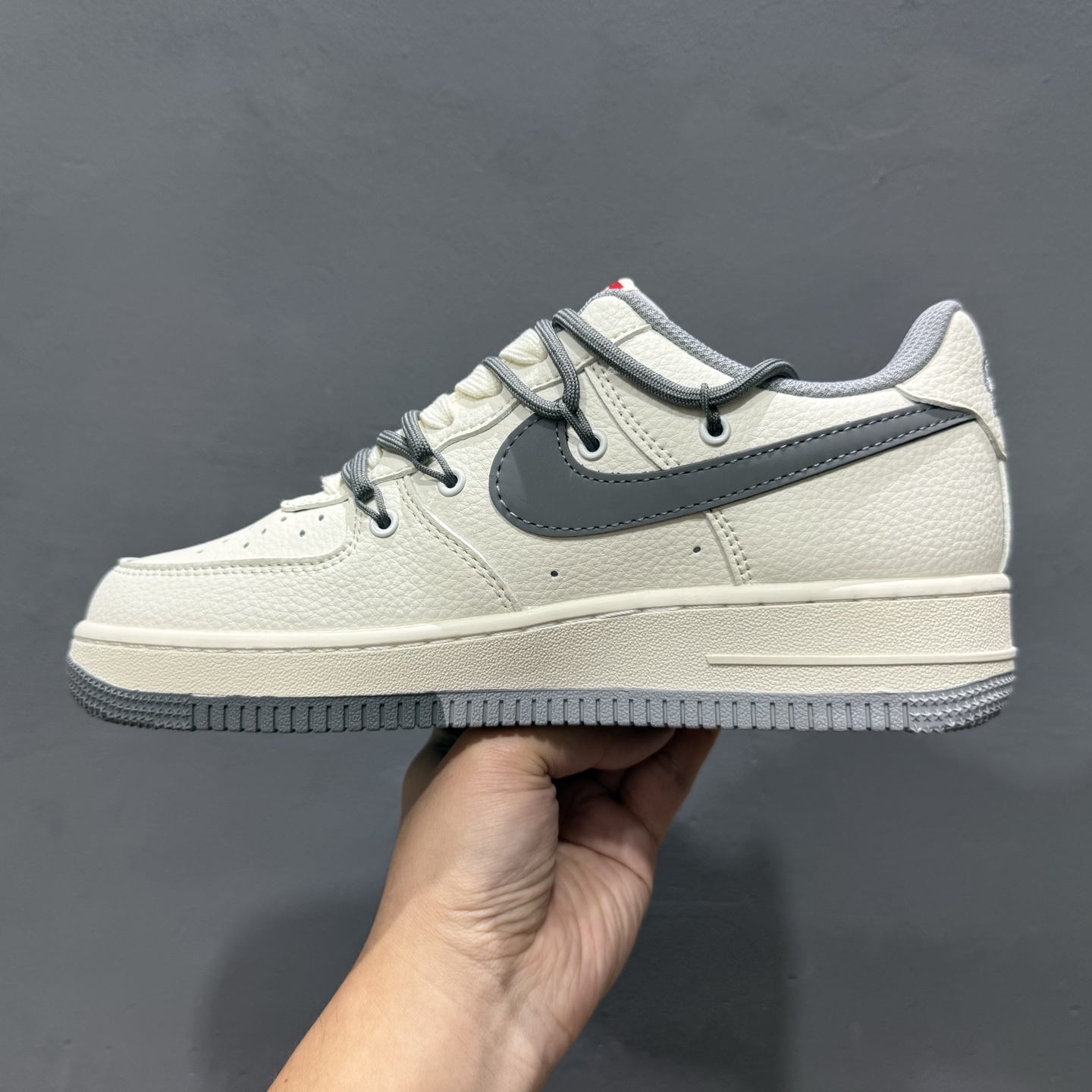 260 Nike Air Force 1'07 Supreme 联名 米白灰 DM6868-071