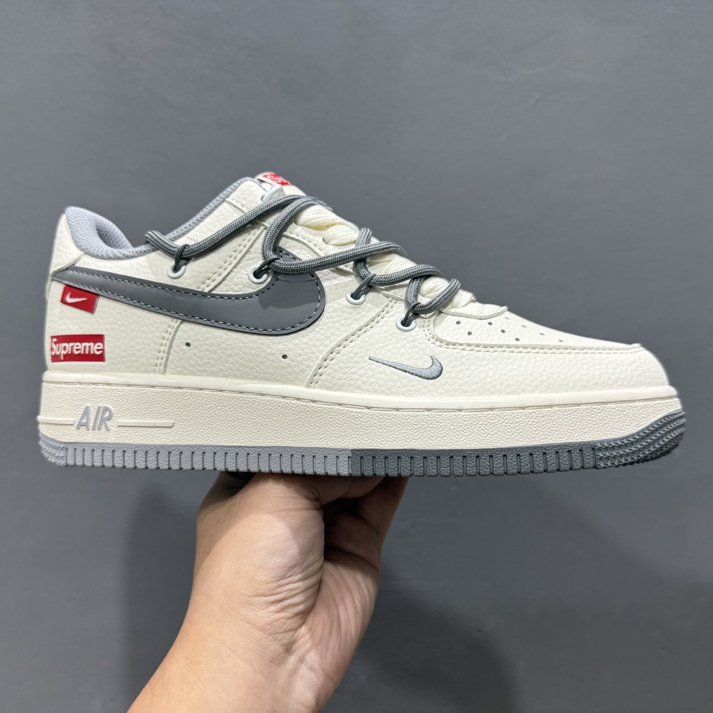 260 Nike Air Force 1'07 Supreme 联名 米白灰 DM6868-071