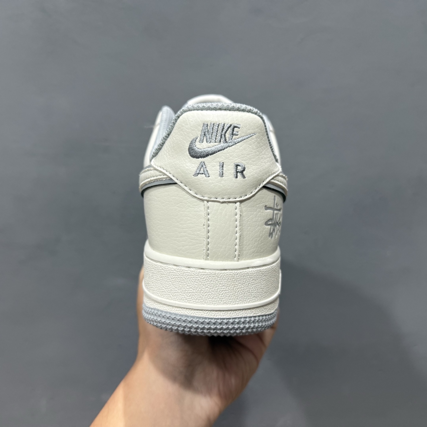 ￥200 Stussy x Nk Air Force 1'07 Low 斯图西联名 空军一号米灰反光低帮休闲板鞋 UN1815-802