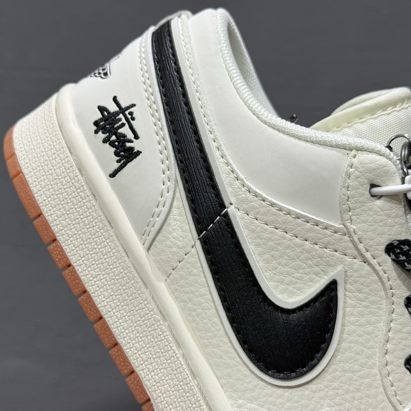280 Stussy x Air Jordan 1 黑勾生胶 XX3168-170