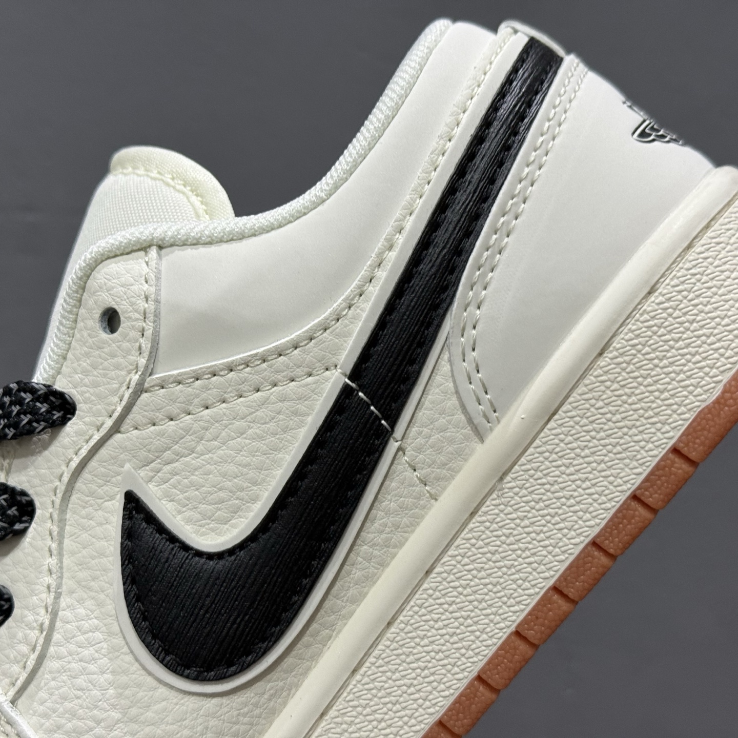 280 Stussy x Air Jordan 1 黑勾生胶 XX3168-170