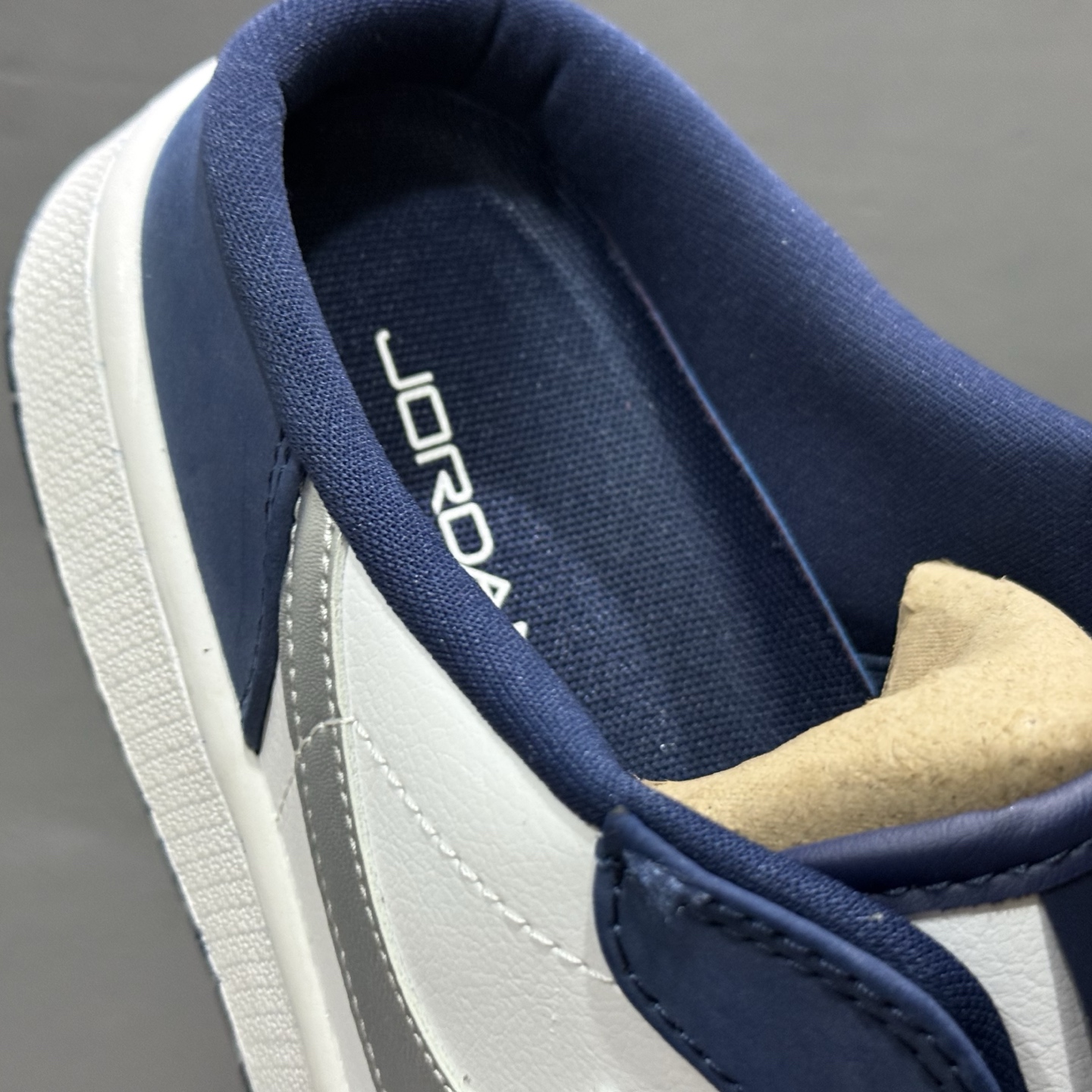200 Air Jordan 1 Mule 黑红 官方同步 AJ系列穆勒一脚蹬半拖 FJ1214-102
