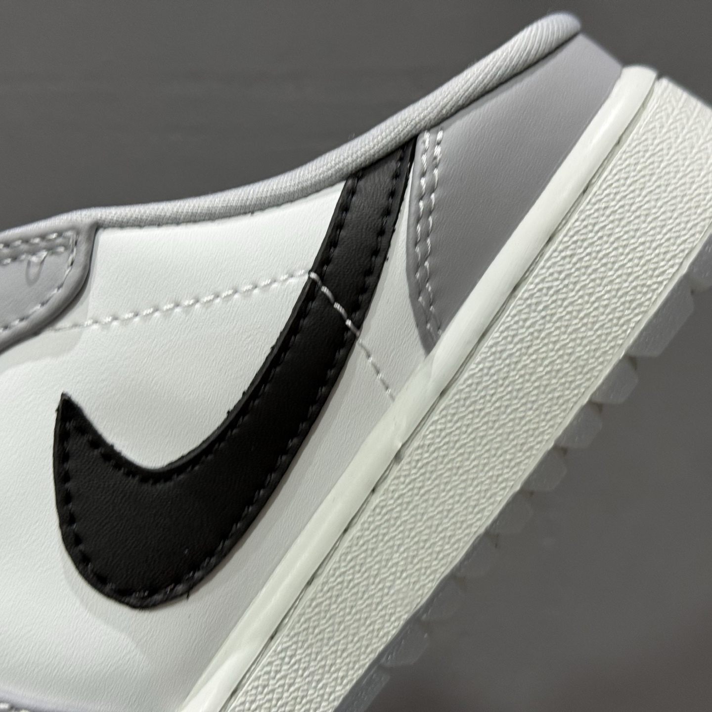 200 Air Jordan 1 Mule 黑红 官方同步 AJ系列穆勒一脚蹬半拖 FJ1214-004