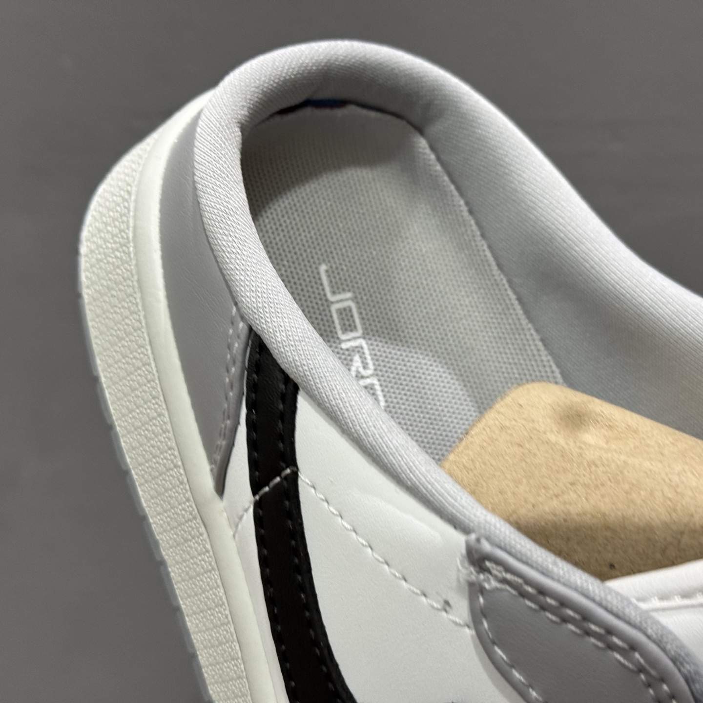 200 Air Jordan 1 Mule 黑红 官方同步 AJ系列穆勒一脚蹬半拖 FJ1214-004