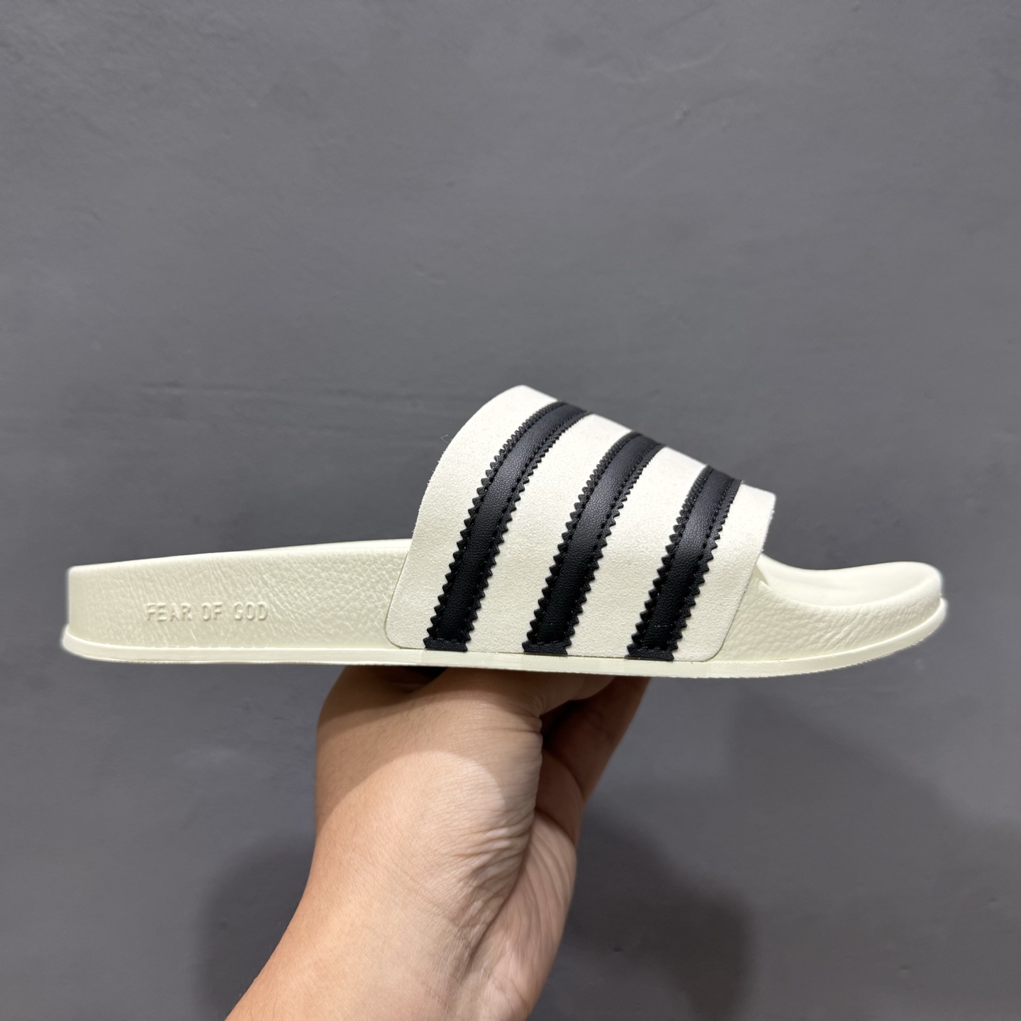 100 独家实拍Fear of God x adidas Adilette Slides 舒适 防滑一字拖鞋 IH2272