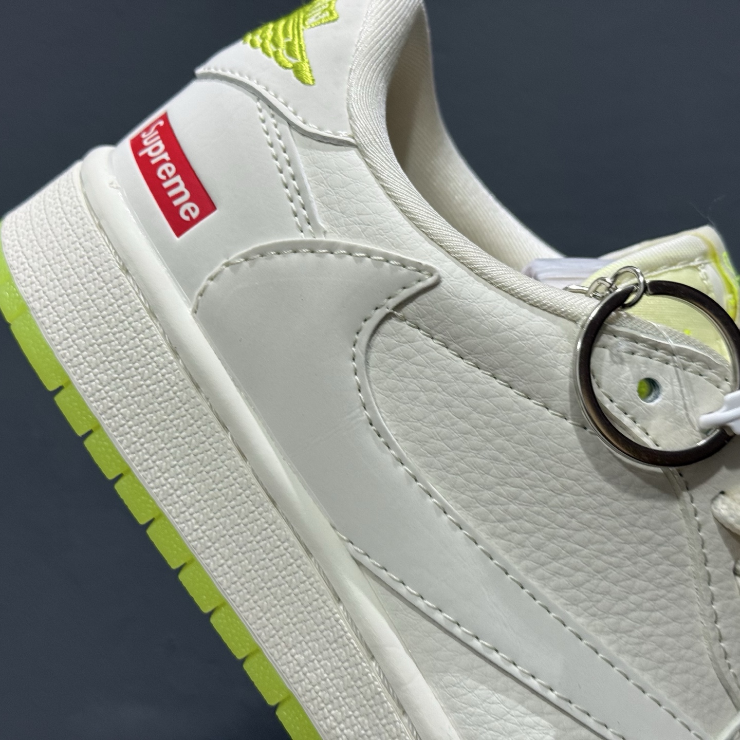 220 TS x Air Jordan x Supreme AJ1 Low 倒钩低帮联名Supreme 荧光绿 BB2299-811