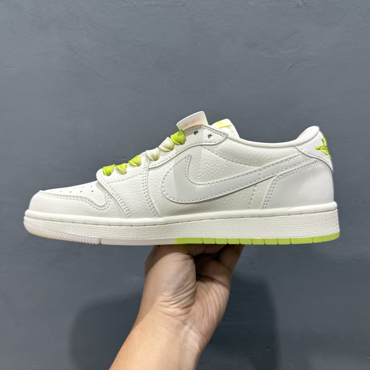 220 TS x Air Jordan x Supreme AJ1 Low 倒钩低帮联名Supreme 荧光绿 BB2299-811