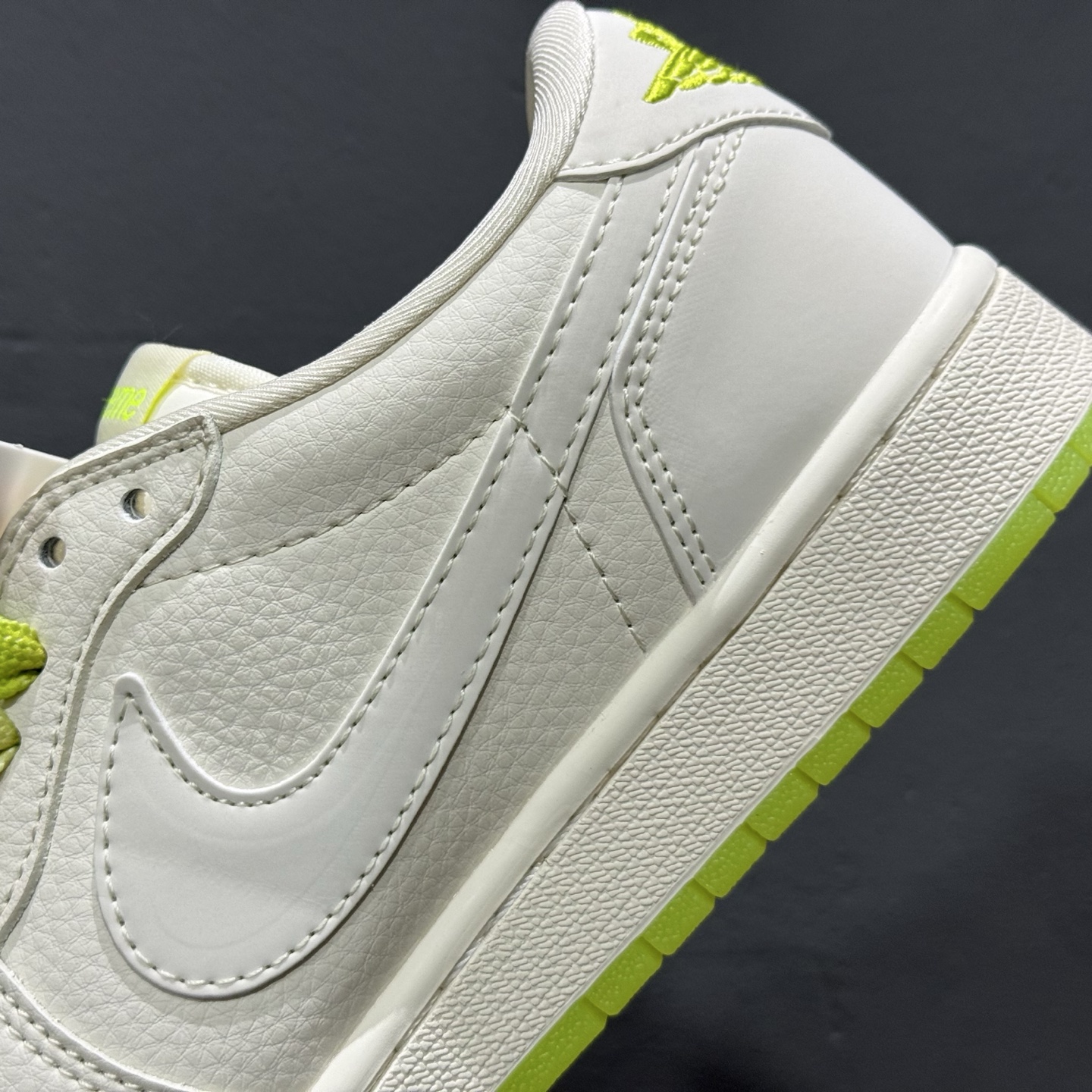 220 TS x Air Jordan x Supreme AJ1 Low 倒钩低帮联名Supreme 荧光绿 BB2299-811