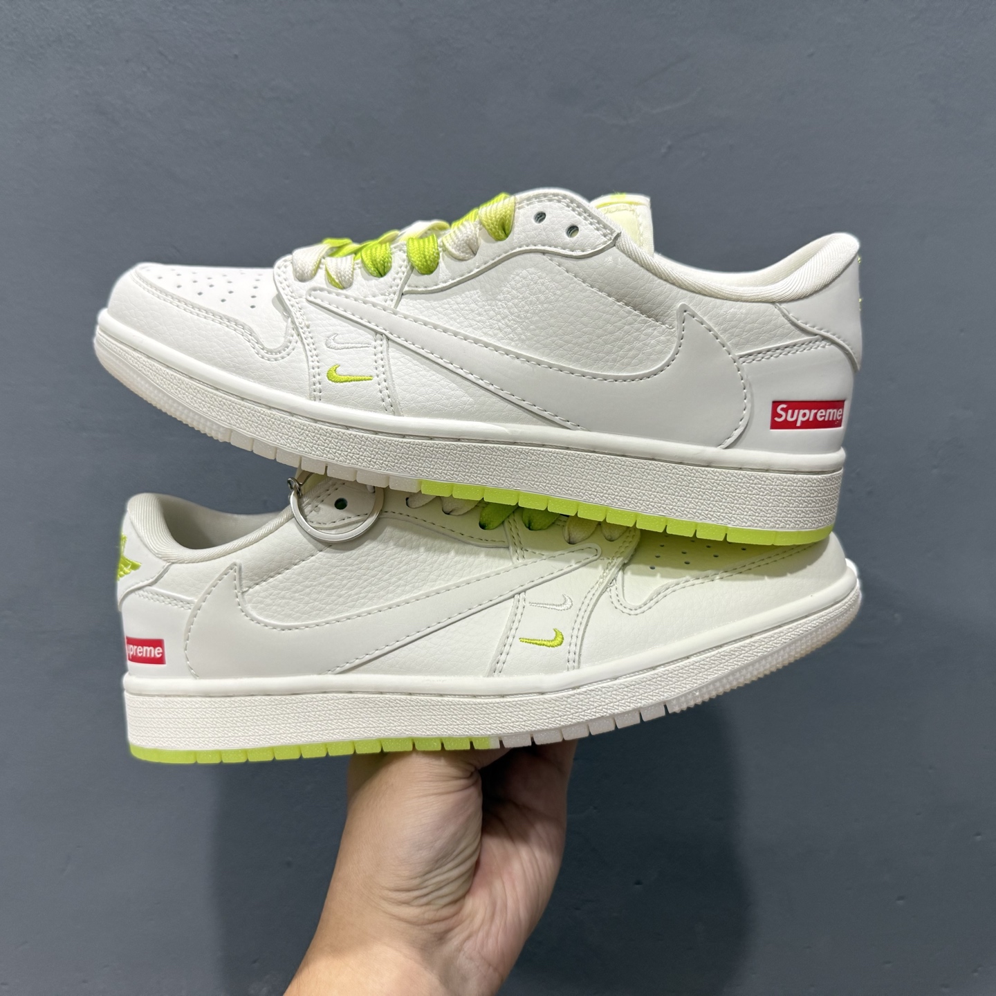 220 TS x Air Jordan x Supreme AJ1 Low 倒钩低帮联名Supreme 荧光绿 BB2299-811