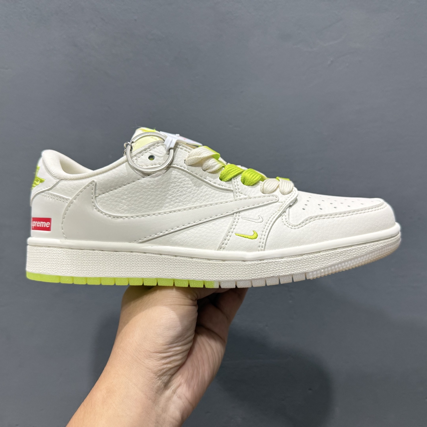 220 TS x Air Jordan x Supreme AJ1 Low 倒钩低帮联名Supreme 荧光绿 BB2299-811