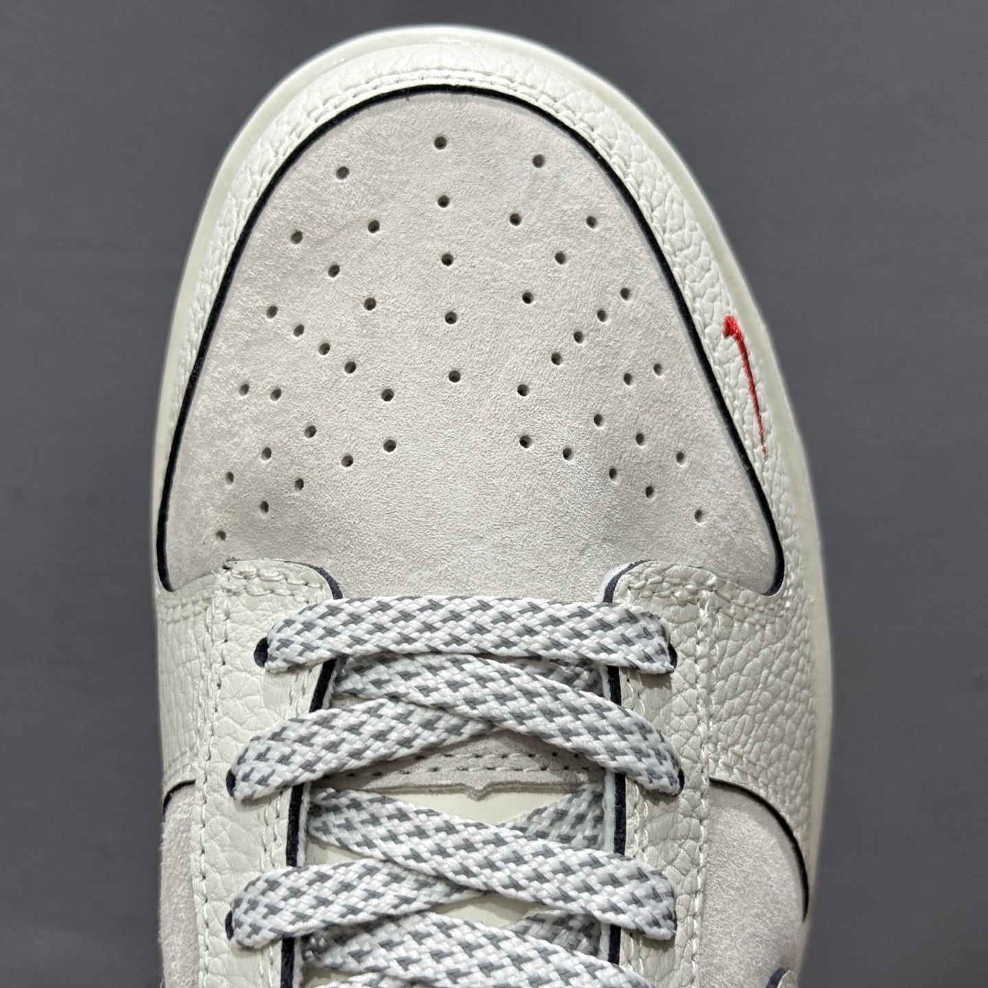 280 SC版 Nike SB Dunk Low 联名三勾 奶白深灰底配色 低帮休闲运动滑板板鞋 SC9207-412