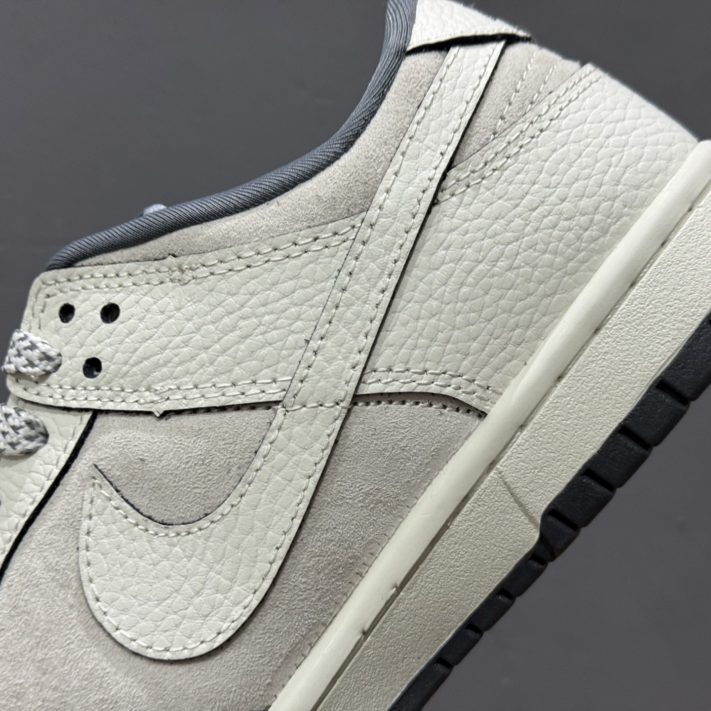 280 SC版 Nike SB Dunk Low 联名三勾 奶白深灰底配色 低帮休闲运动滑板板鞋 SC9207-412