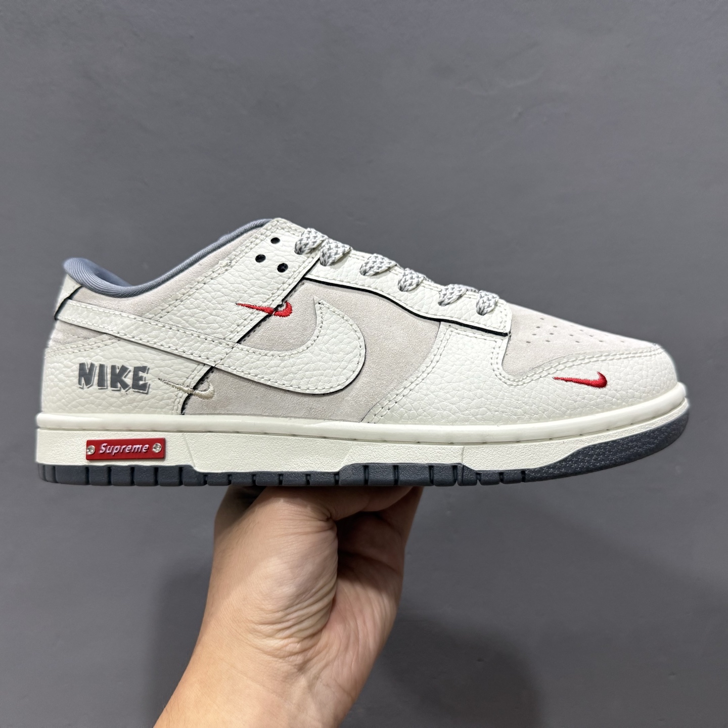 280 SC版 Nike SB Dunk Low 联名三勾 奶白深灰底配色 低帮休闲运动滑板板鞋 SC9207-412
