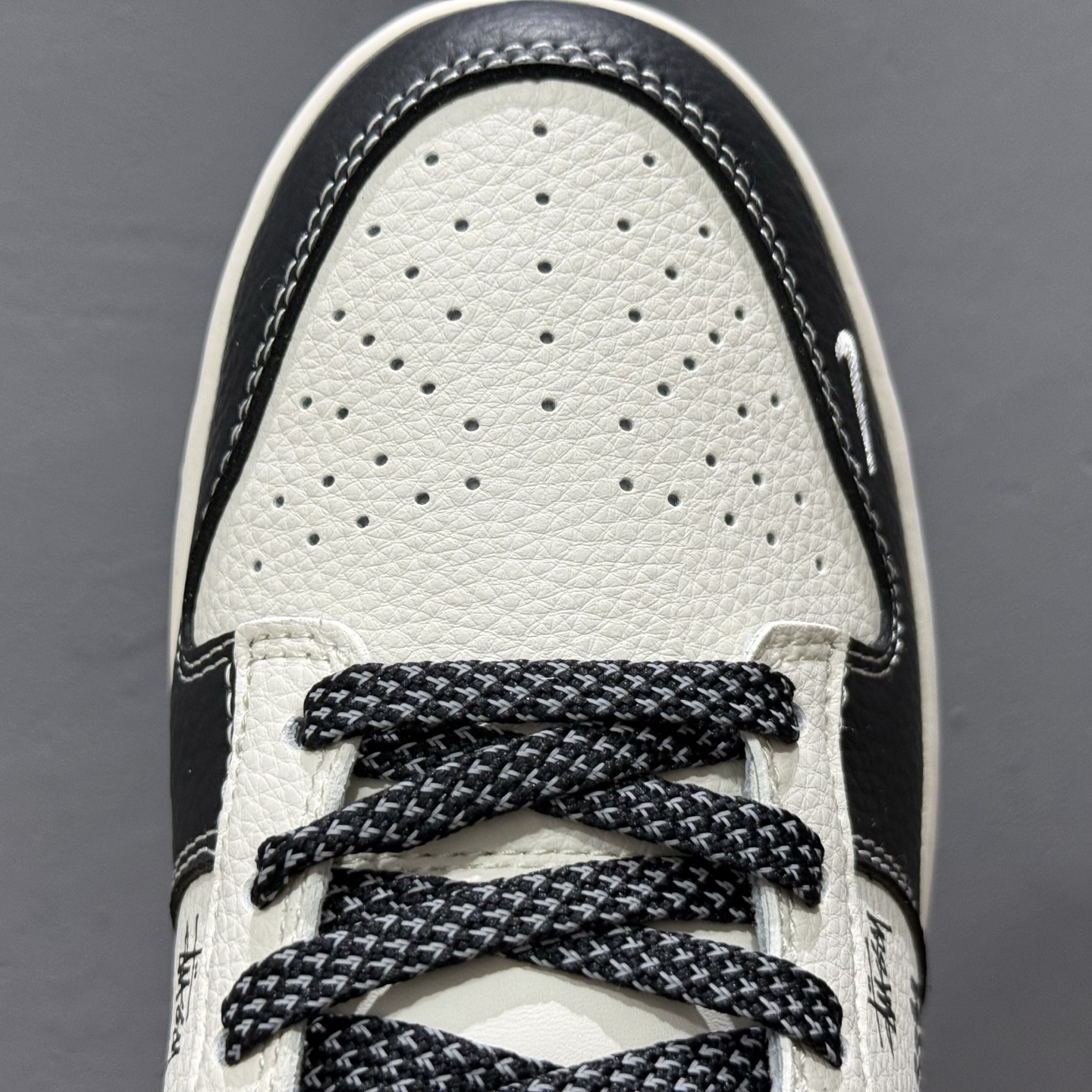280 Nike SB Dunk Low 斯图西联名 黑白涂鸦 周年高端定制 低帮休闲板鞋 XS6089-590