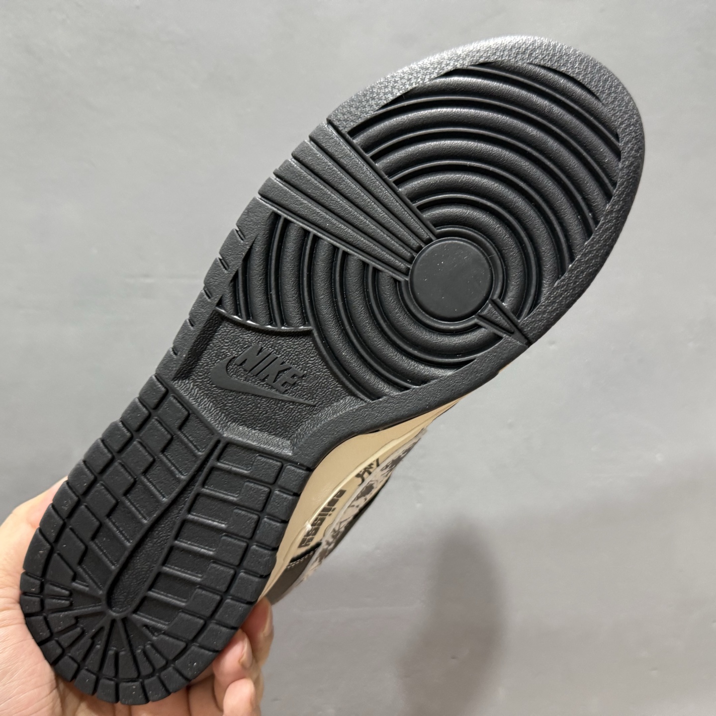 280 Nike SB Dunk Low 斯图西联名 黑白涂鸦 周年高端定制 低帮休闲板鞋 XS6089-590