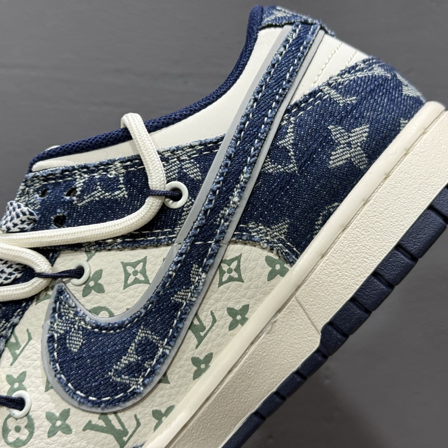 300 Nike SB Dunk Low LV联名 绑带蓝白牛仔蓝勾 周年高端定制 低帮休闲板鞋 YX5066-321