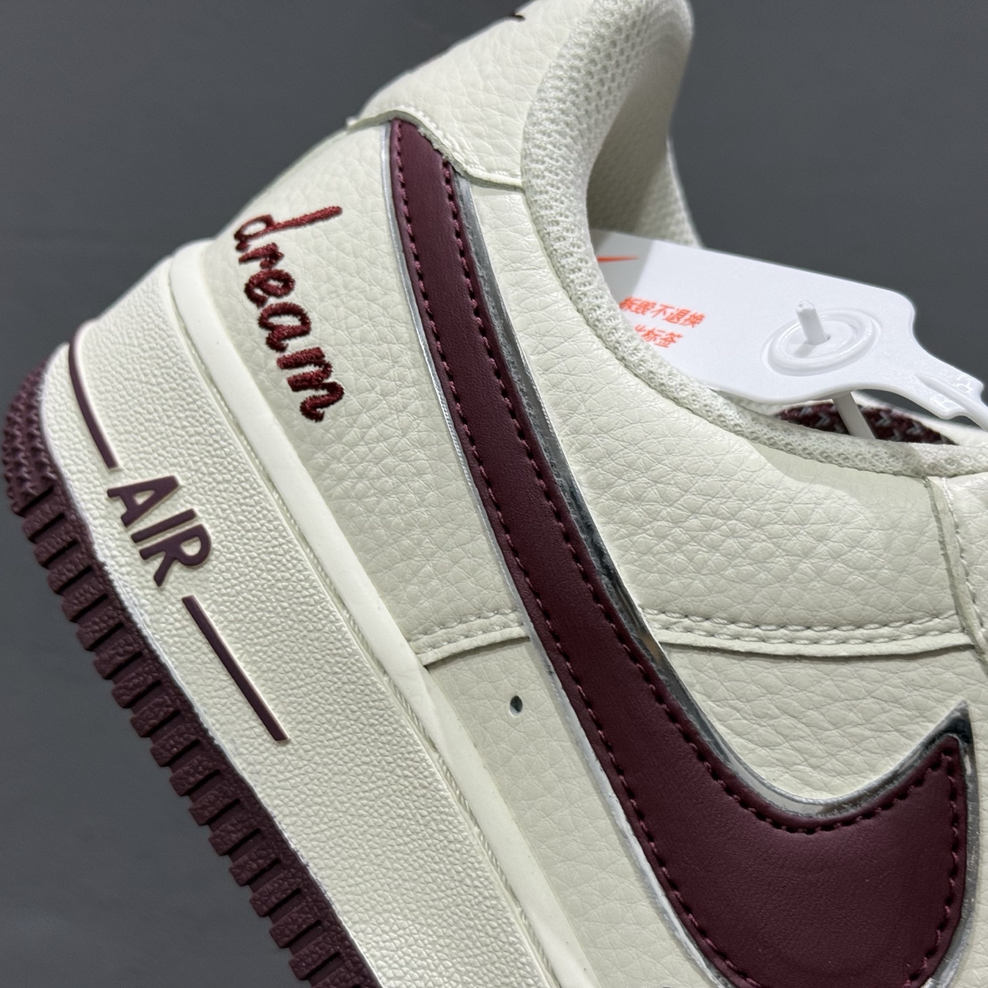 200 NIKE AIR FORCE 1‘07 LV8 DR2024-105
