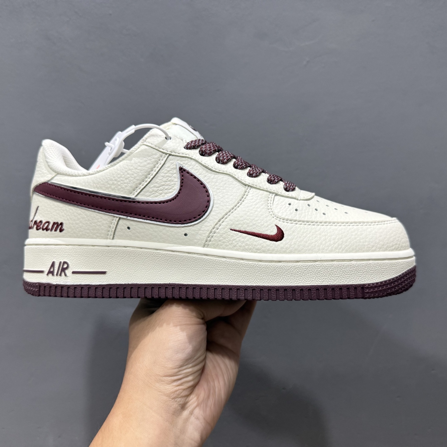 200 NIKE AIR FORCE 1‘07 LV8 DR2024-105