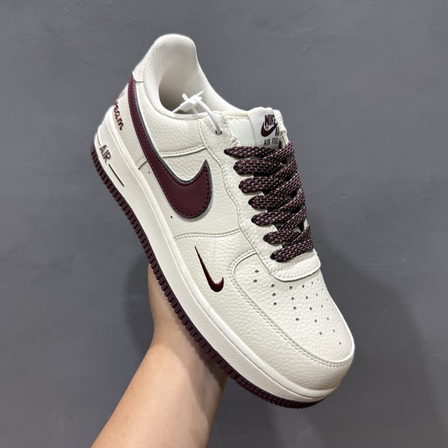 200 NIKE AIR FORCE 1‘07 LV8 DR2024-105