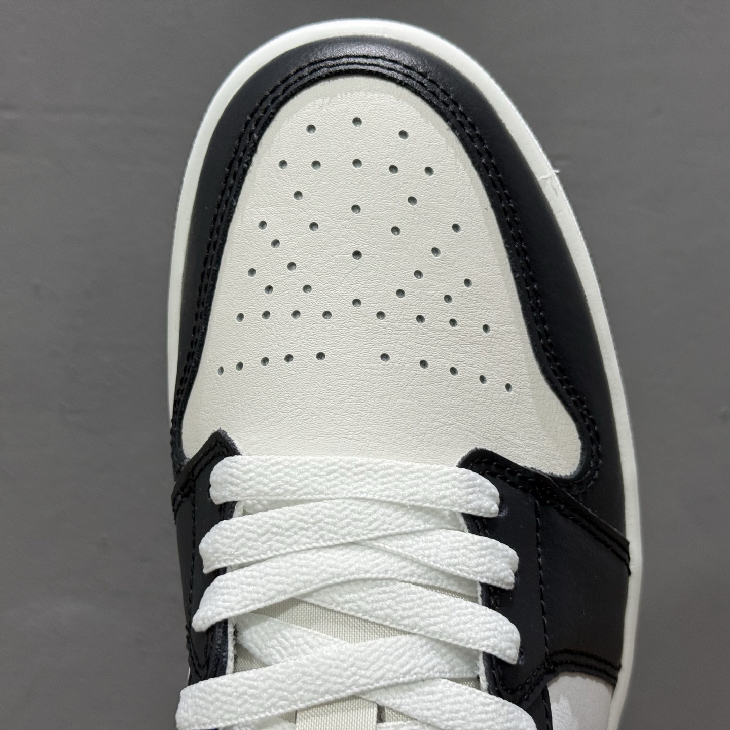 Jordan Air Jordan 1 白黑色 553558-153