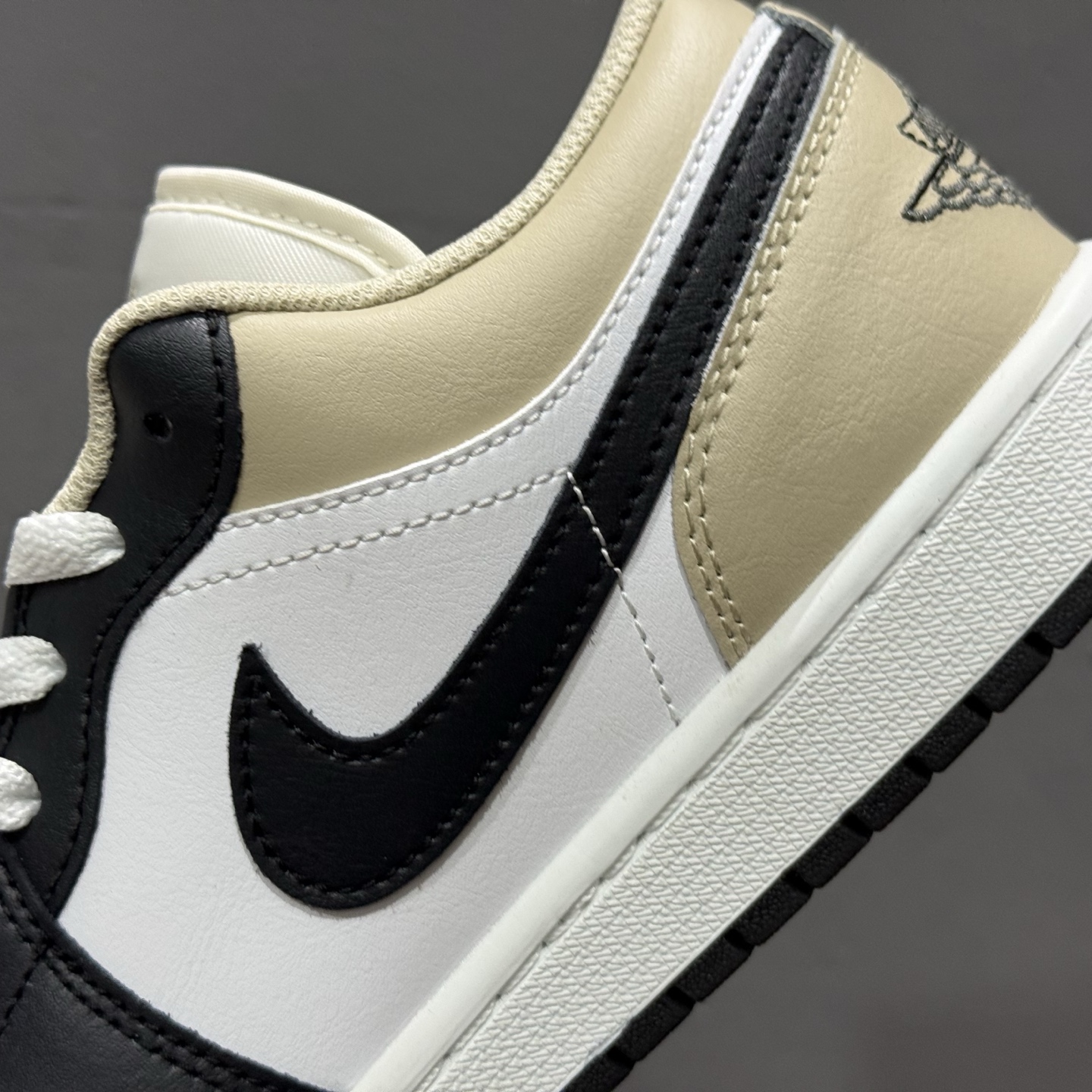 Jordan Air Jordan 1 白黑色 553558-153