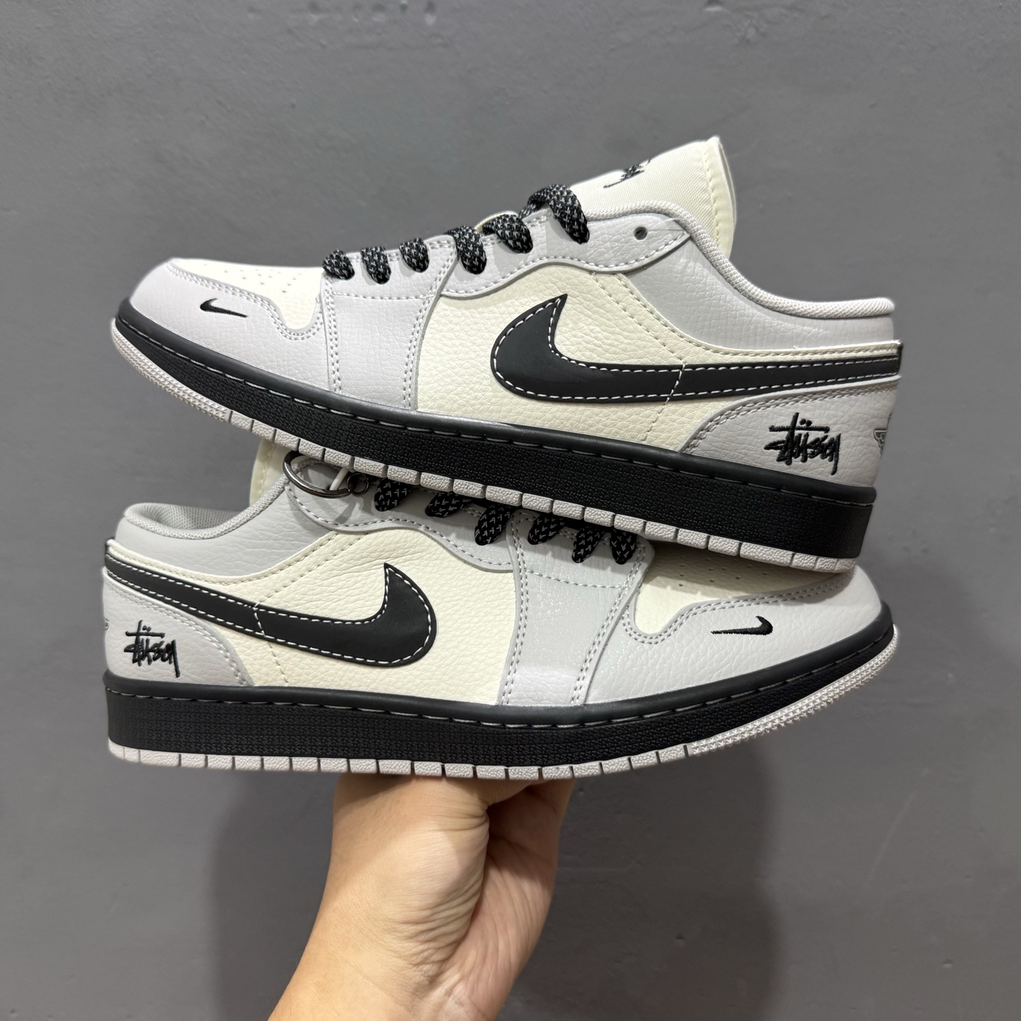 280 Stussy x Air Jordan 1 黑白灰 XX3168-177