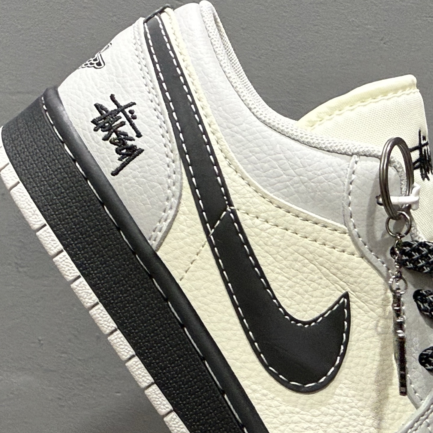 280 Stussy x Air Jordan 1 黑白灰 XX3168-177