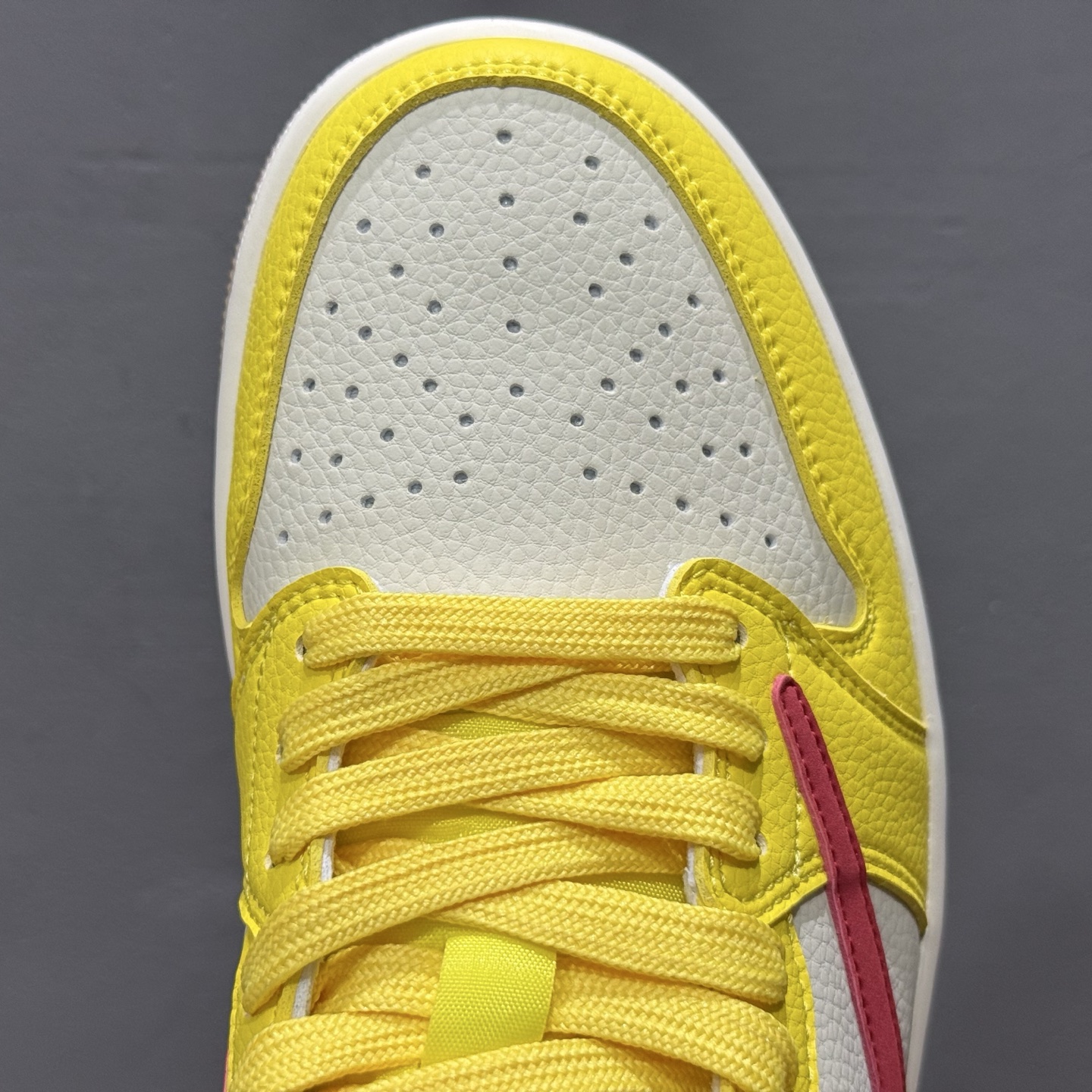 280 Travis Scott x Air Jordan 1 Low 黄白红 DN6901-091