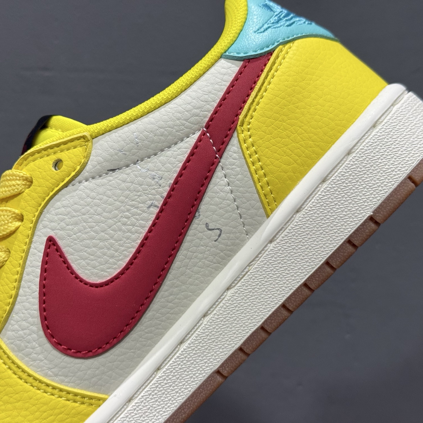 280 Travis Scott x Air Jordan 1 Low 黄白红 DN6901-091